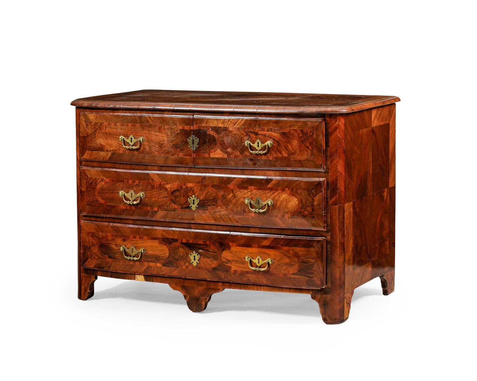 Commode d'époque Régence, en placage de noyer teinté, poignées de tirage et entr (1 of 2)