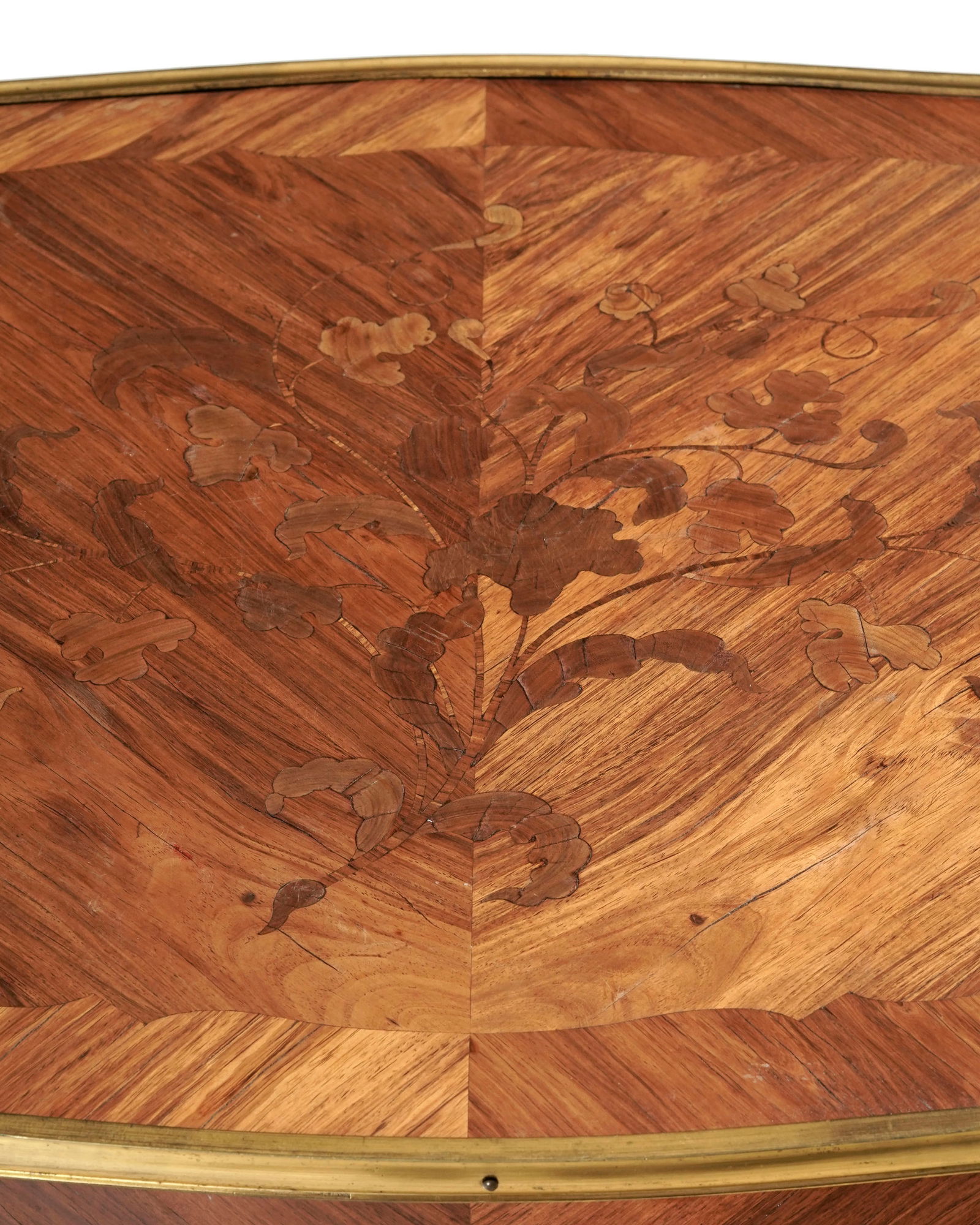 Table de salon en partie d'époque Louis XV, en placage de bois de rose et marqueterie de fleurs - 3