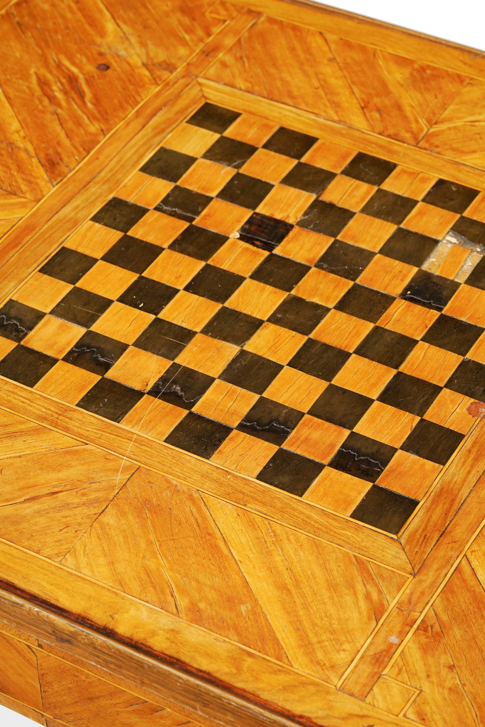 Table à jeu d'époque Louis XV, en placage de bois de rose, filets et damier en marqueterie - 2