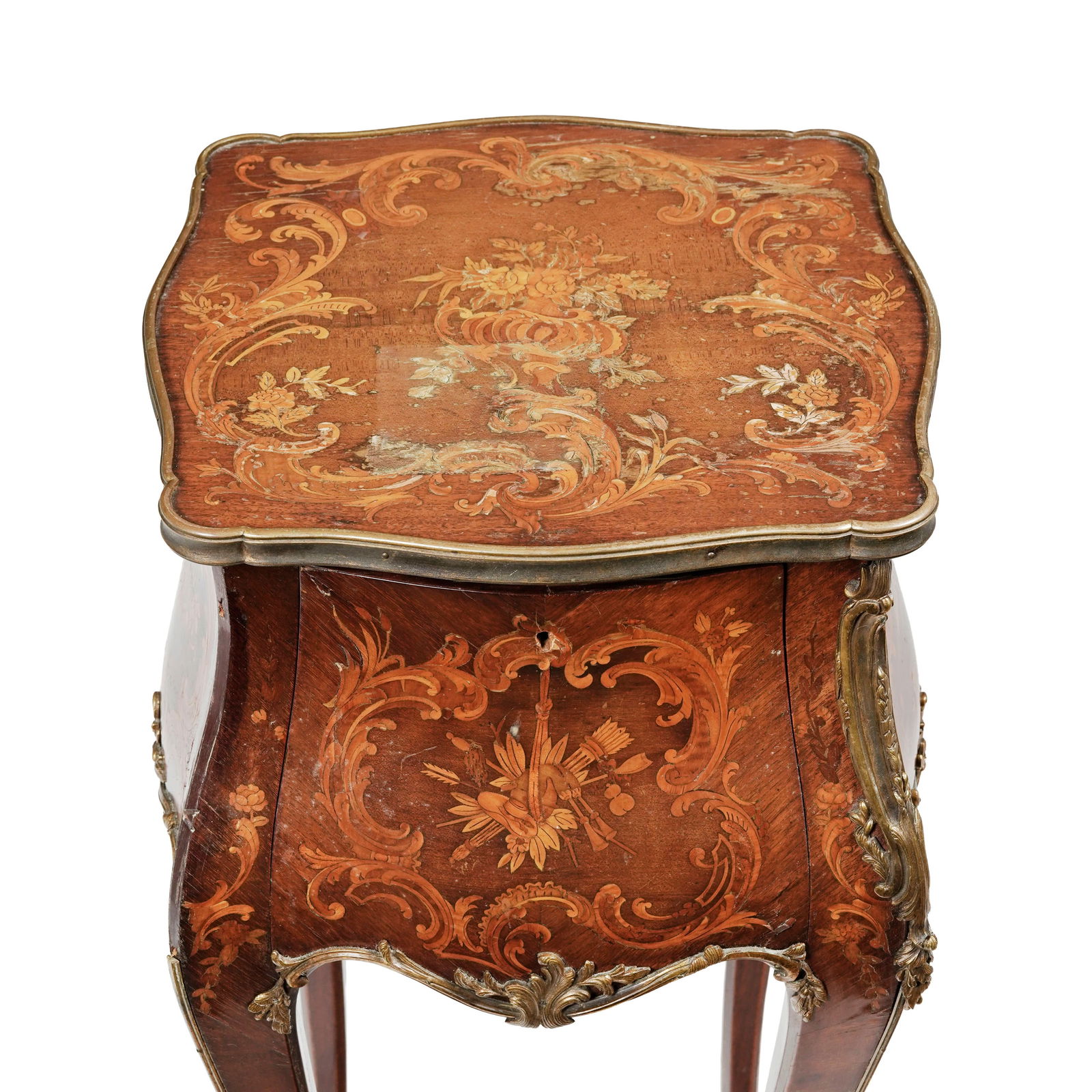 Table de salon de style Louis XV, fin du XIXe s., en placage d'acajou, bois de rose et marqueterie & - 3