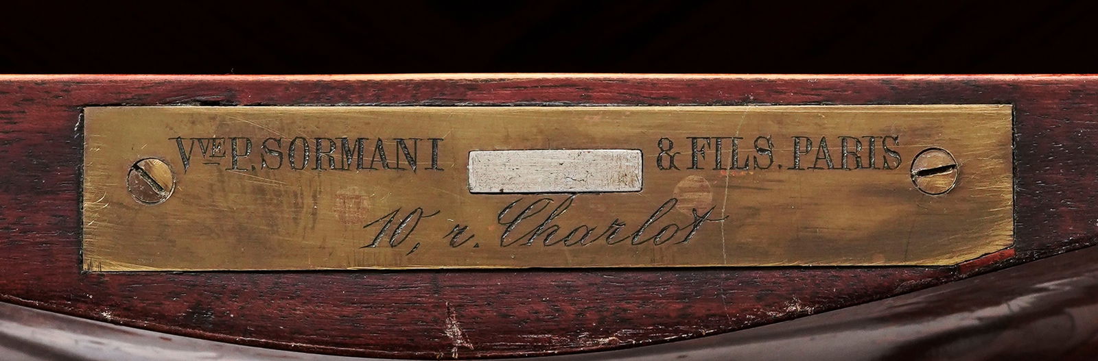 Table de salon de style Louis XV, fin du XIXe s., en placage d'acajou, bois de rose et marqueterie & - 5