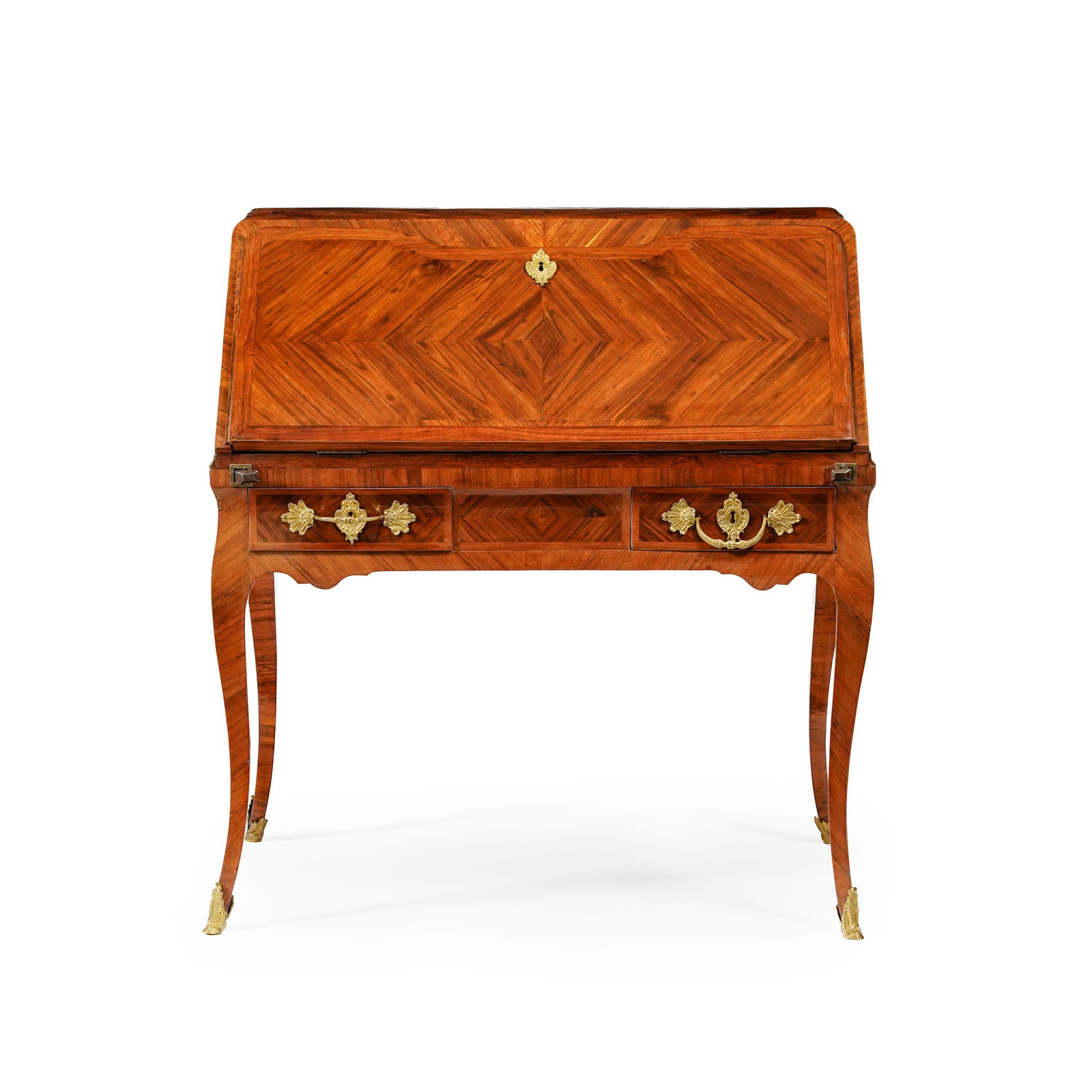 Bureau de pente d'époque Louis XV, en placage de bois de violette toutes faces, ouvrant par un : Bureau de pente d'époque Louis XV, en placage de bois de violette toutes faces, ouvrant par un abattant démasquant tiroirs et niches et deux tiroirs, pieds galbés, 103x96x54 cm Conditio