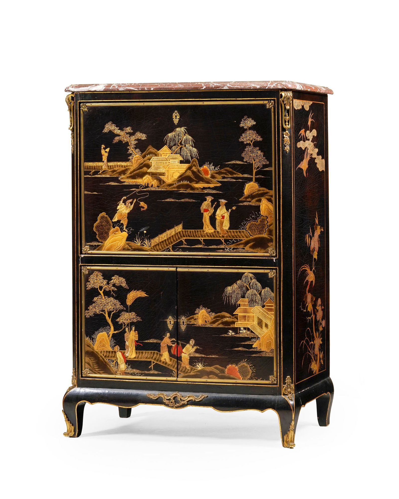 Secrétaire à abattant de style Transition, XXe s., en bois laqué noir à déc: Secrétaire à abattant de style Transition, XXe s., en bois laqué noir à décor de chinoiseries, ouvrant par un abattant démasquant niches et tiroirs et deux vantaux,