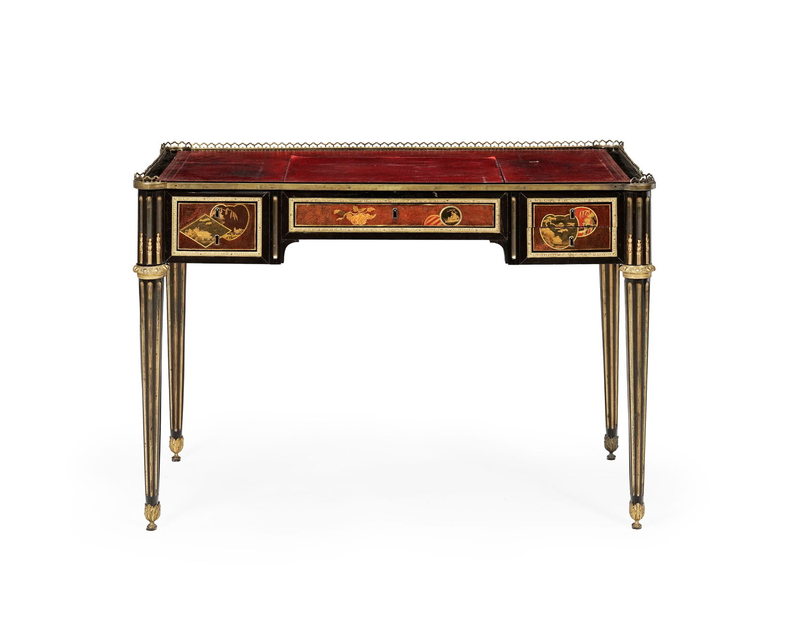 Bureau plat d'époque Louis XVI estampillé F. BURY, en bois noirci et ceinture agrémen: Bureau plat d'époque Louis XVI estampillé F. BURY, en bois noirci et ceinture agrémentée de panneaux en laque du Japon et laque européenne à l'imitation du Japon, plateau
