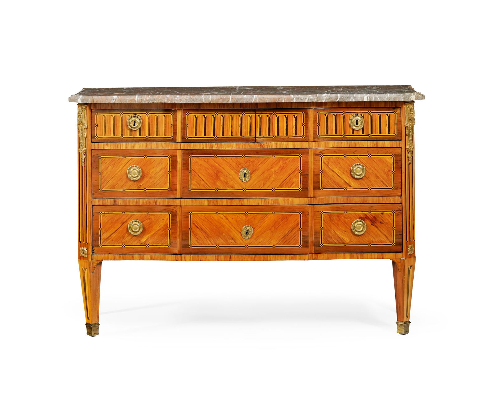 Commode d'époque Louis XVI, en placage de bois de rose et bois de violette à filets de mar: Commode d'époque Louis XVI, en placage de bois de rose et bois de violette à filets de marqueterie, façade à ressaut ouvrant par cinq tiroirs sur trois rangs, plateau en marbre, 88