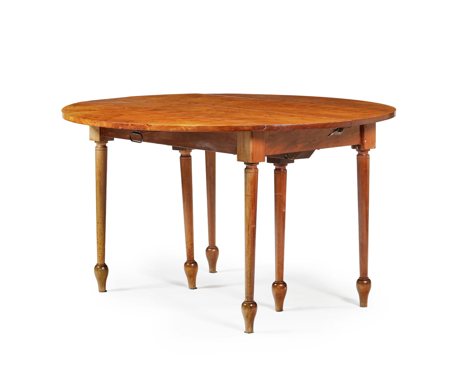 Table de salle à manger de style Louis XVI, XIXe s., en placage d'acajou moucheté, pieds f (1 of 2)