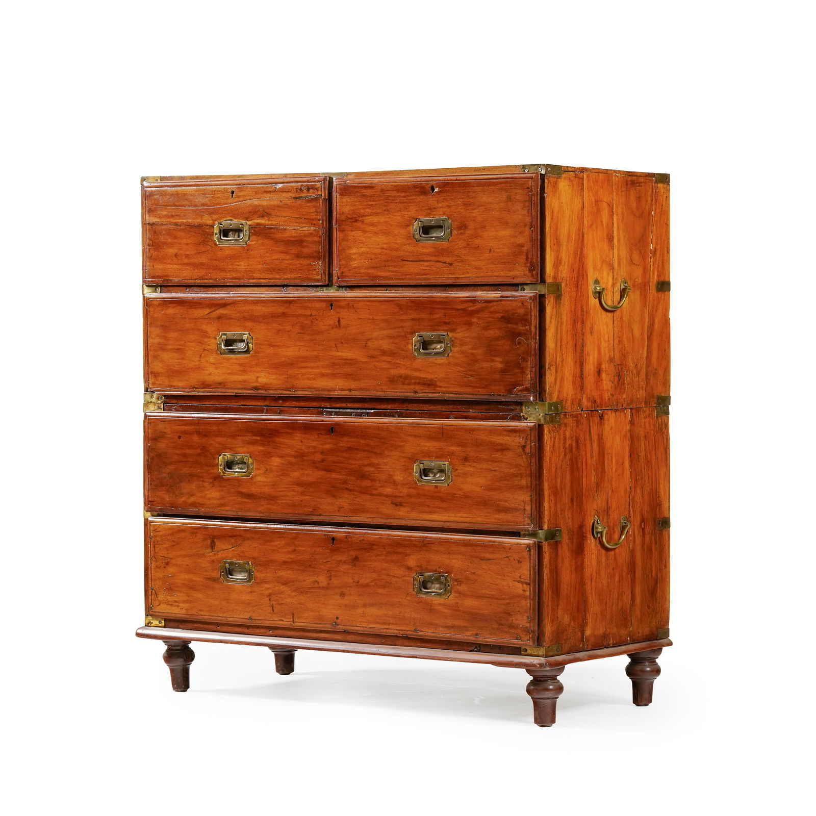 Commode de marine, Angleterre, fin XIXe s., en bois de camphre, renforts et poignées de tirage  (1 of 2)