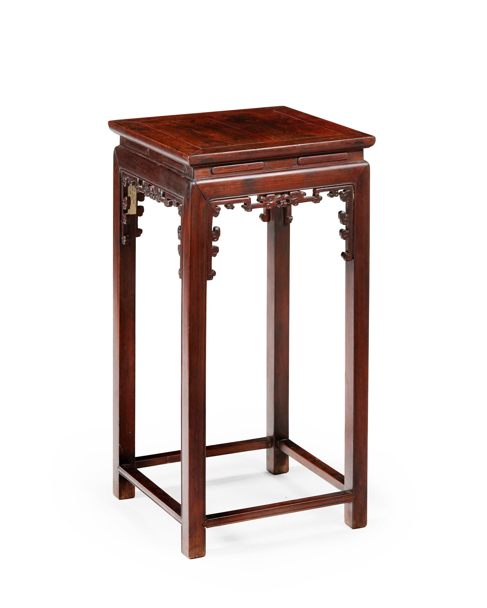 Sellette, Chine, fin du XIXe s., en Hongmu, montants droits reliés par une entretoise, 84x42x42: Sellette, Chine, fin du XIXe s., en Hongmu, montants droits reliés par une entretoise, 84x42x42 cm Conditionéléments sculptés sous la ceinture recollés structure instable et