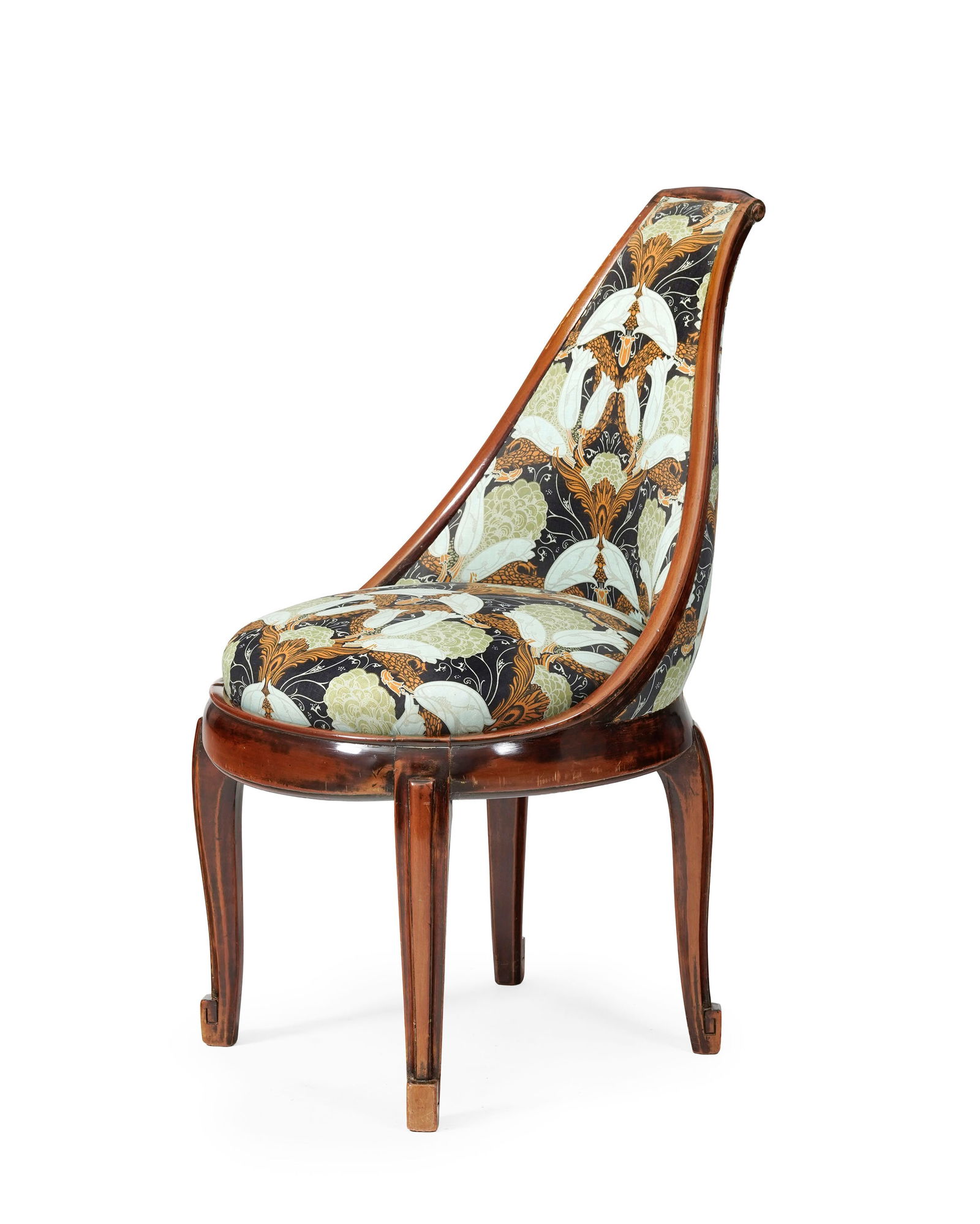 Chaise Gréco par Louis Süe (1875-1968) et André Mare (1885-1932), en acajou, garnitur: Chaise Gréco par Louis Süe (1875-1968) et André Mare (1885-1932), en acajou, garniture en tissu à motif de fleurs et feuillages stylisés Provenance: Château de Bellerive,