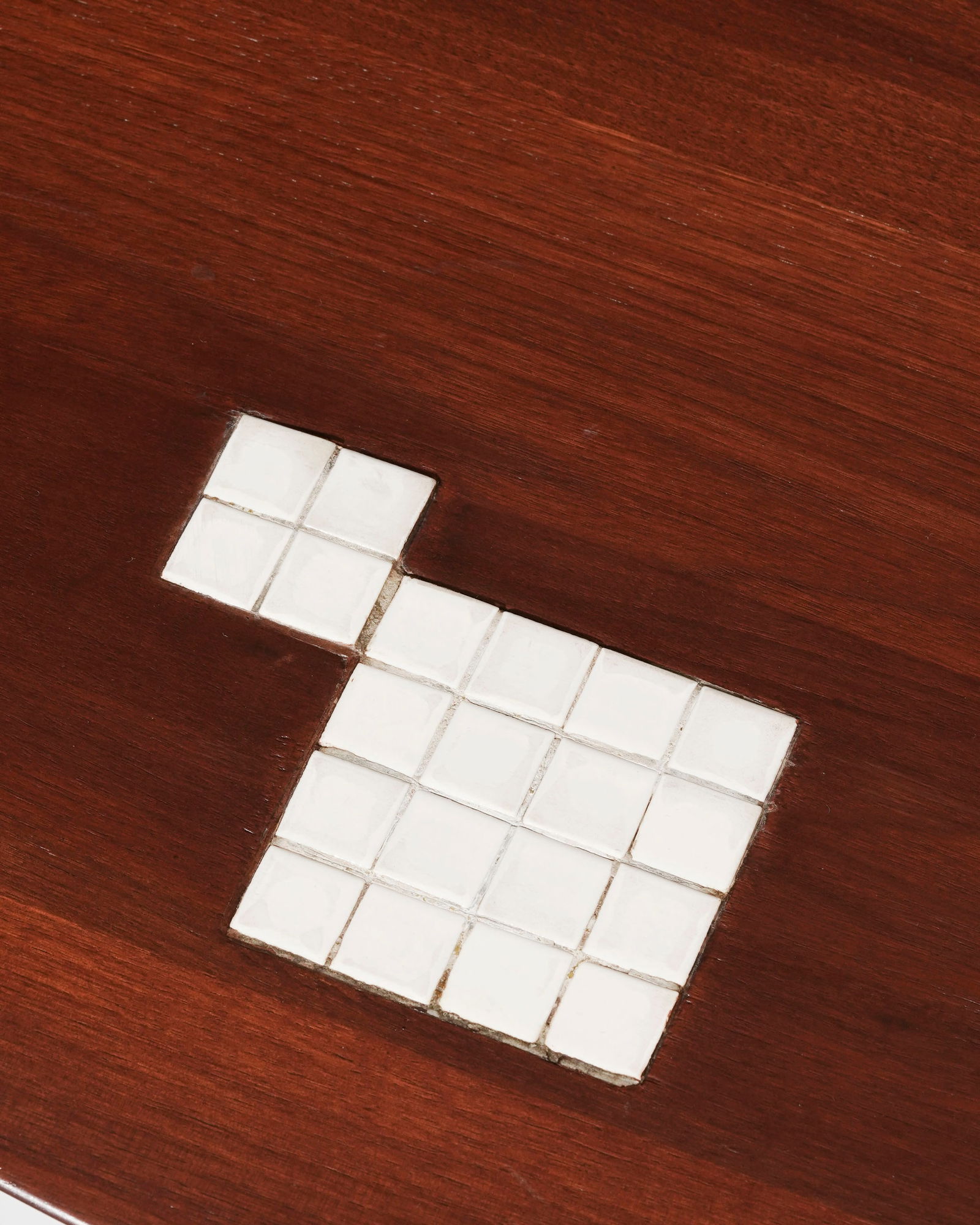 Table basse par Edward Wormley (1907-1995), édition Dunbar, en noyer et carreaux de cérami - 3