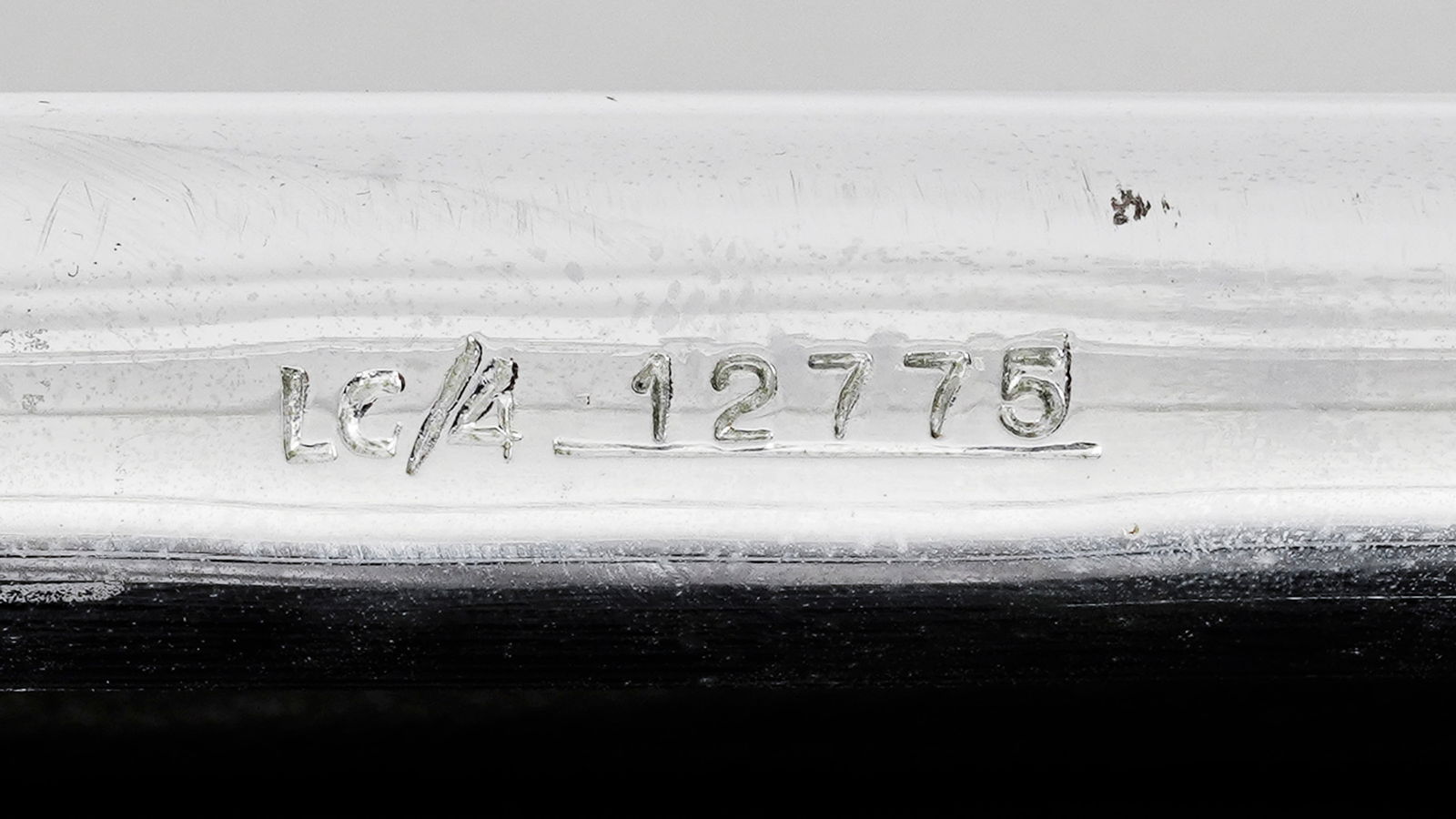 Chaise longue LC4 par Le Corbusier, Charlotte Perriand, et Pierre Jeanneret, édition Cassina, & - 2