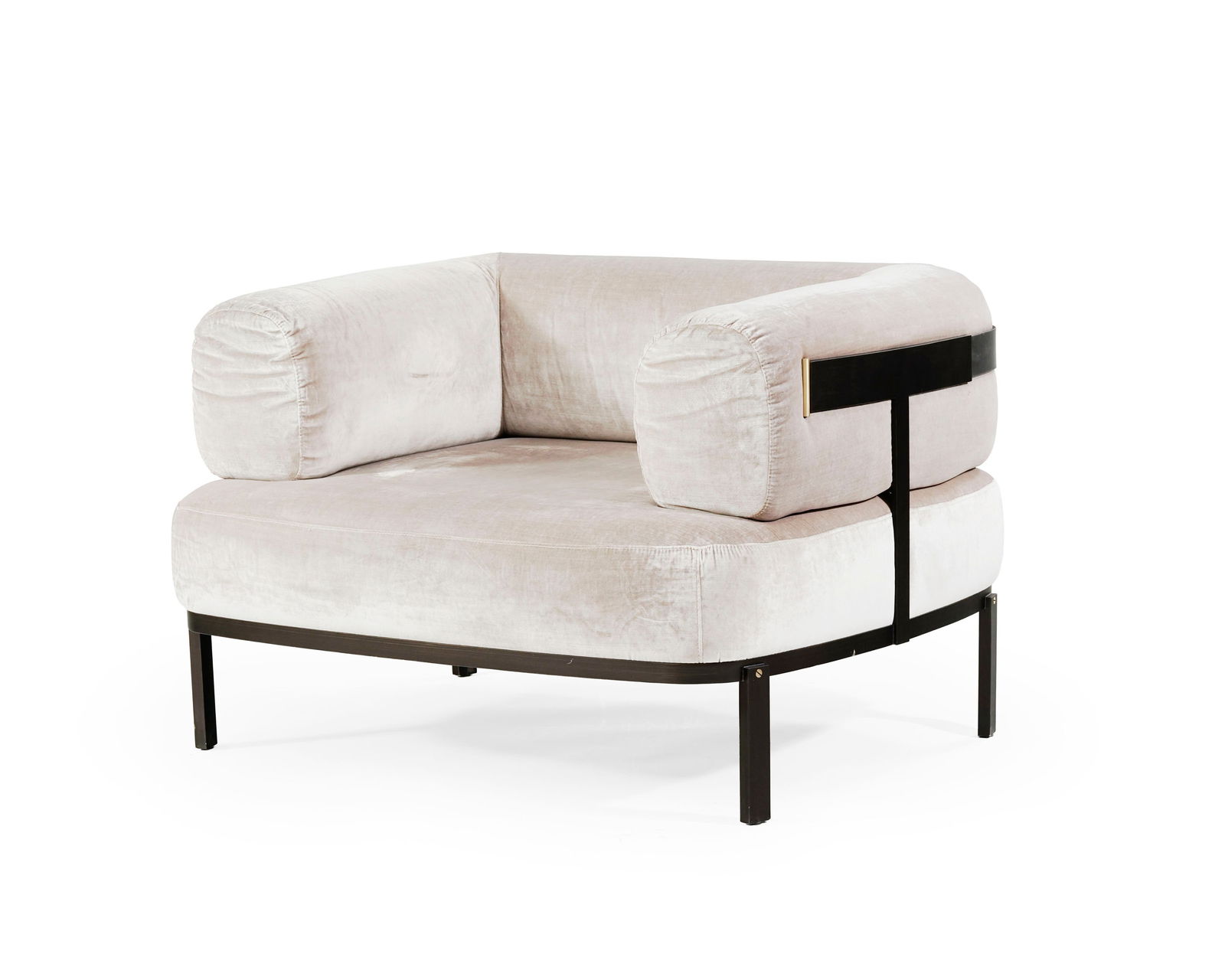 Fauteuil Belt par Federico Peri (né en 1983), édition Baxter, garniture en velours beige: Fauteuil Belt par Federico Peri (né en 1983), édition Baxter, garniture en velours beige 