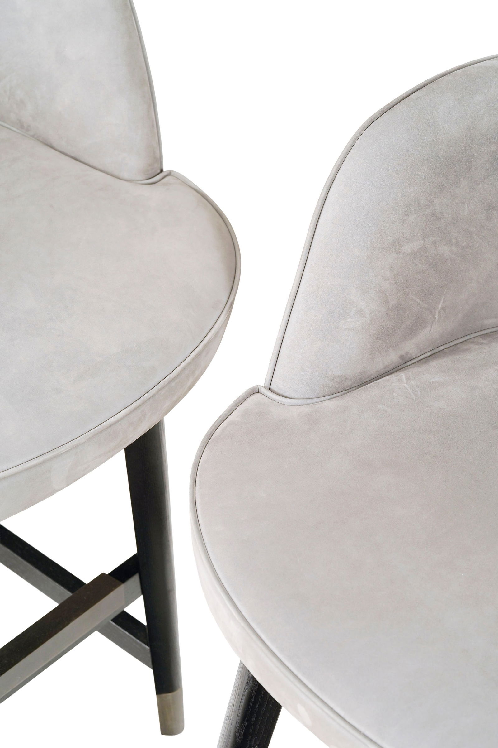 Paire de fauteuils Colette par Roberto Lazzeroni (né en 1950), garniture en daim gris, pieds en - 2