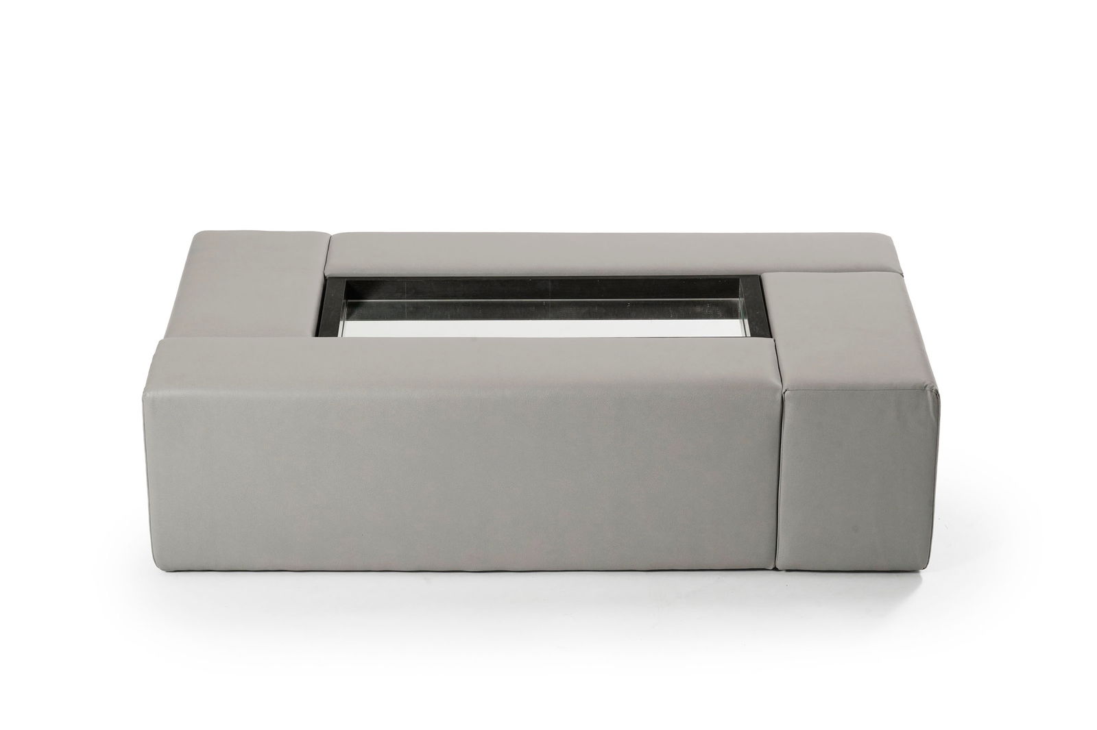 Table basse, XXIe s., en cuir taupe et plateau constitué d'une glace au centre, 41x150x86 cm: Table basse, XXIe s., en cuir taupe et plateau constitué d'une glace au centre, 41x150x86 cm