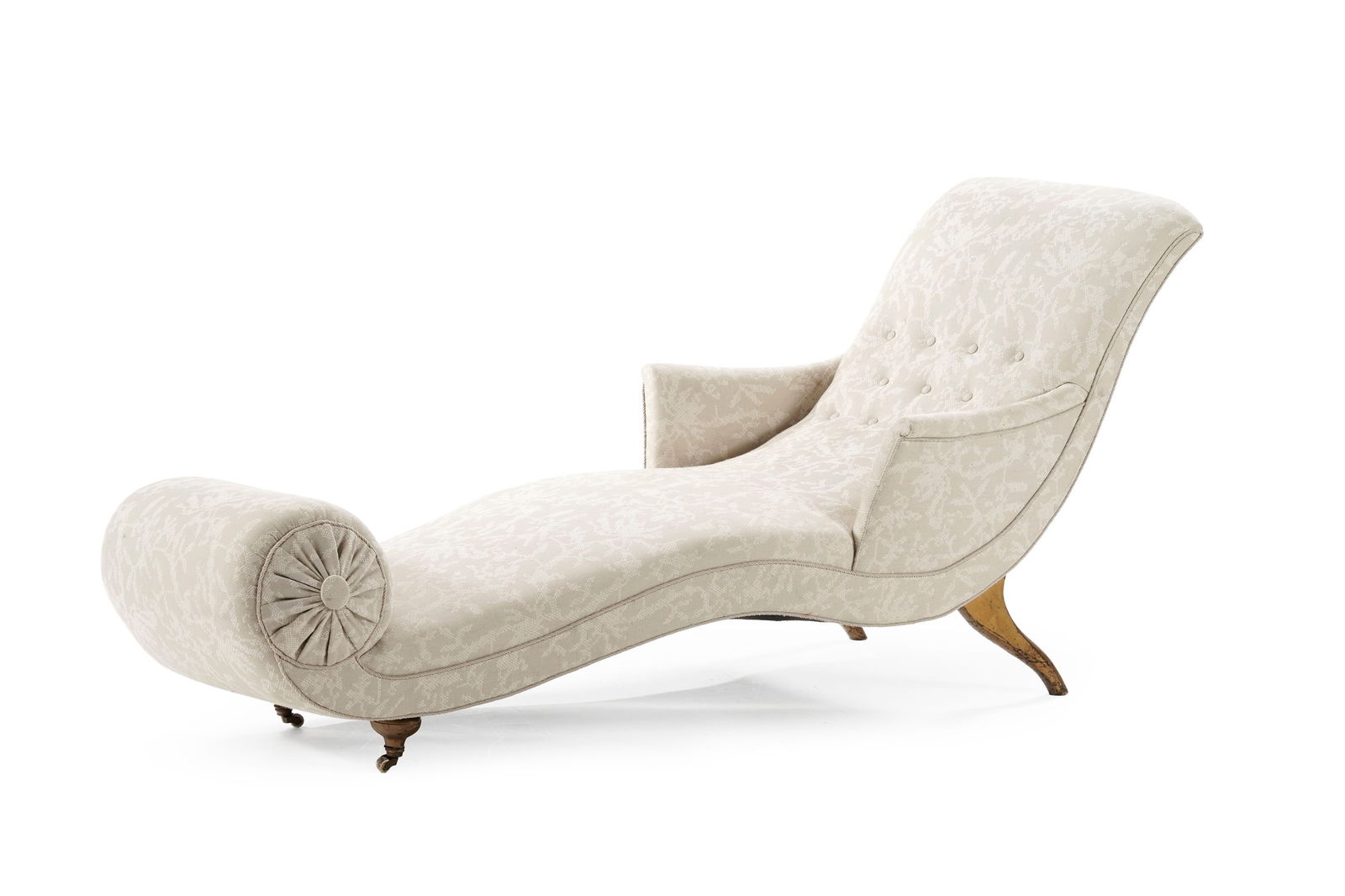 Méridienne, Danemark, XXe s., garniture en tissu gris à décor d'éléments st: Méridienne, Danemark, XXe s., garniture en tissu gris à décor d'éléments stylisés, pieds antérieurs sur roulettes, long. 206 cm Conditionprésence de trous dans