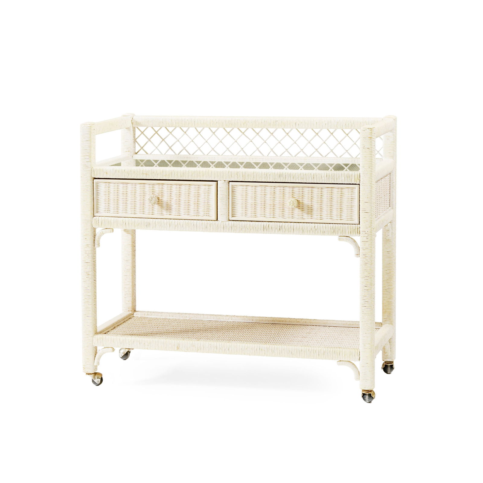 Desserte, XXe s., en rotin teinté blanc, ouvrant en façade par deux tiroirs, montants droi: Desserte, XXe s., en rotin teinté blanc, ouvrant en façade par deux tiroirs, montants droits entretoisés par un plateau et terminés par des roulettes, 91x102x45 cm Conditionusures