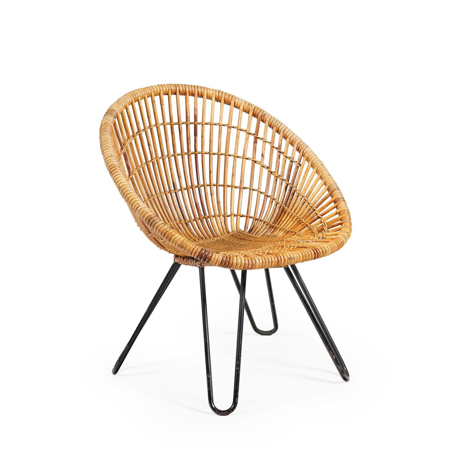 Fauteuil, XXe s., structure en rotin reposant sur quatre pieds en métal teinté noir: Fauteuil, XXe s., structure en rotin reposant sur quatre pieds en métal teinté noir 