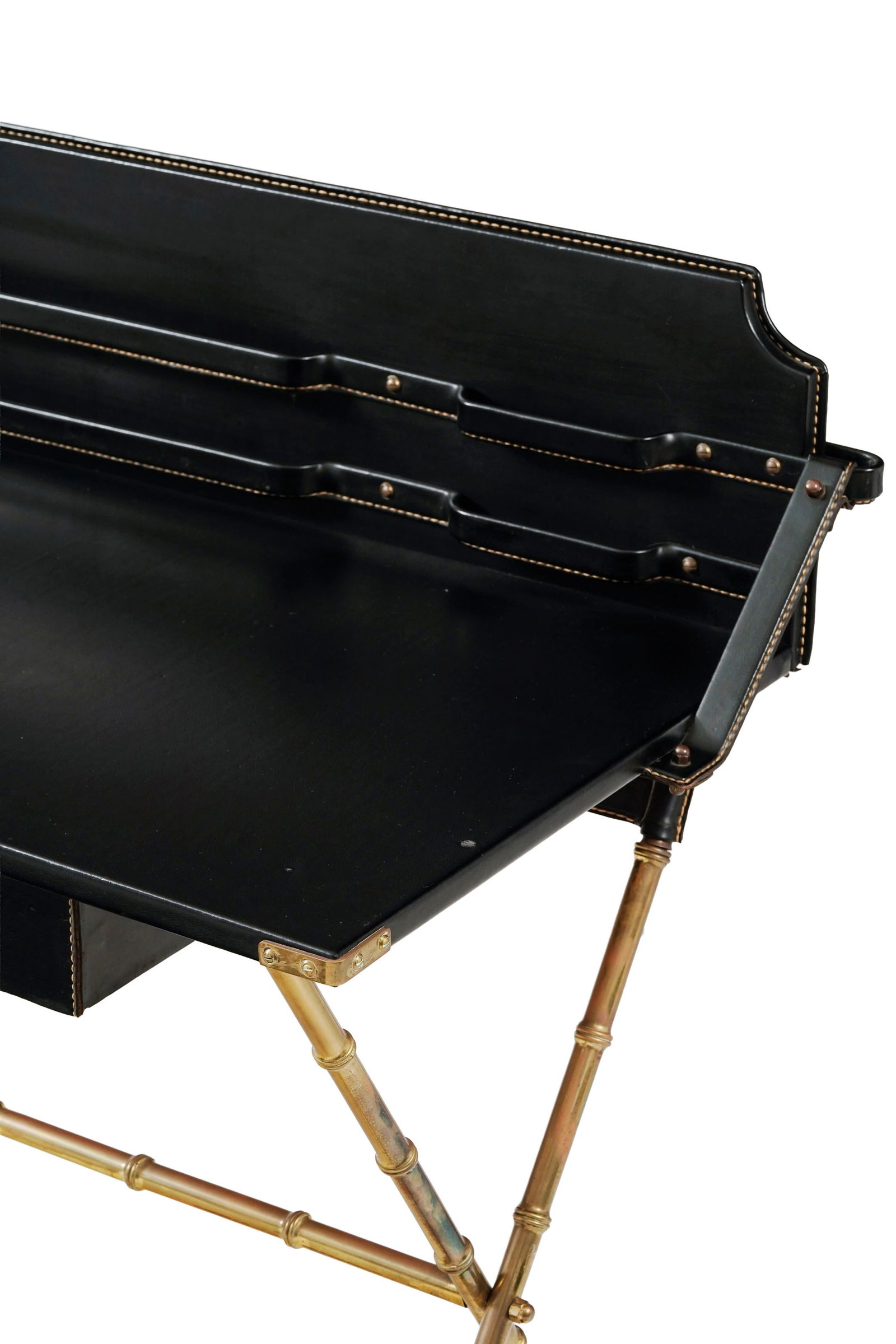 Bureau et son tabouret attribués à Jacques Adnet (1900-1984), en laiton à l'imitation - 3