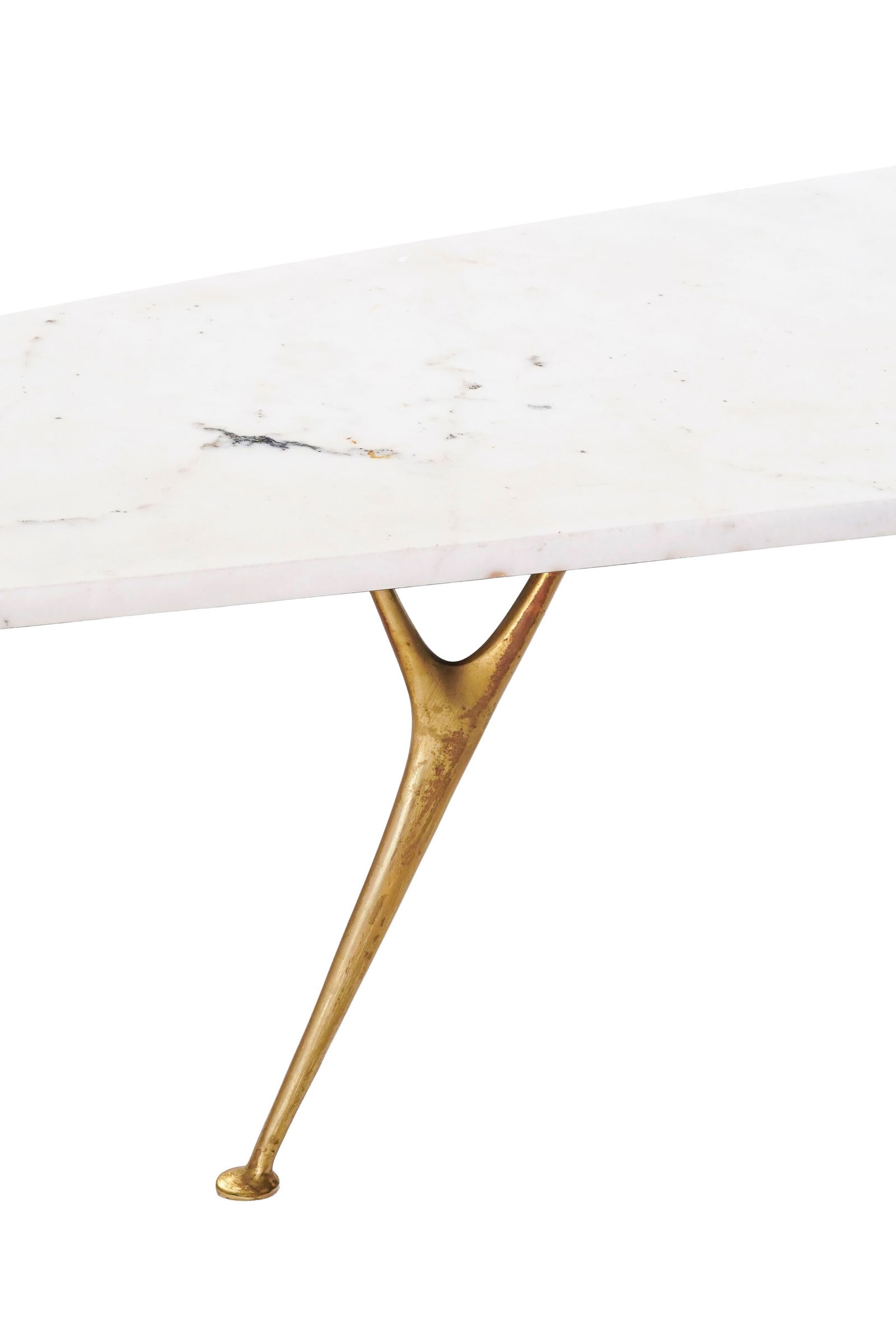 Table basse, XXe s., plateau en marbre blanc de forme mouvementée reposant sur trois pieds en m - 2
