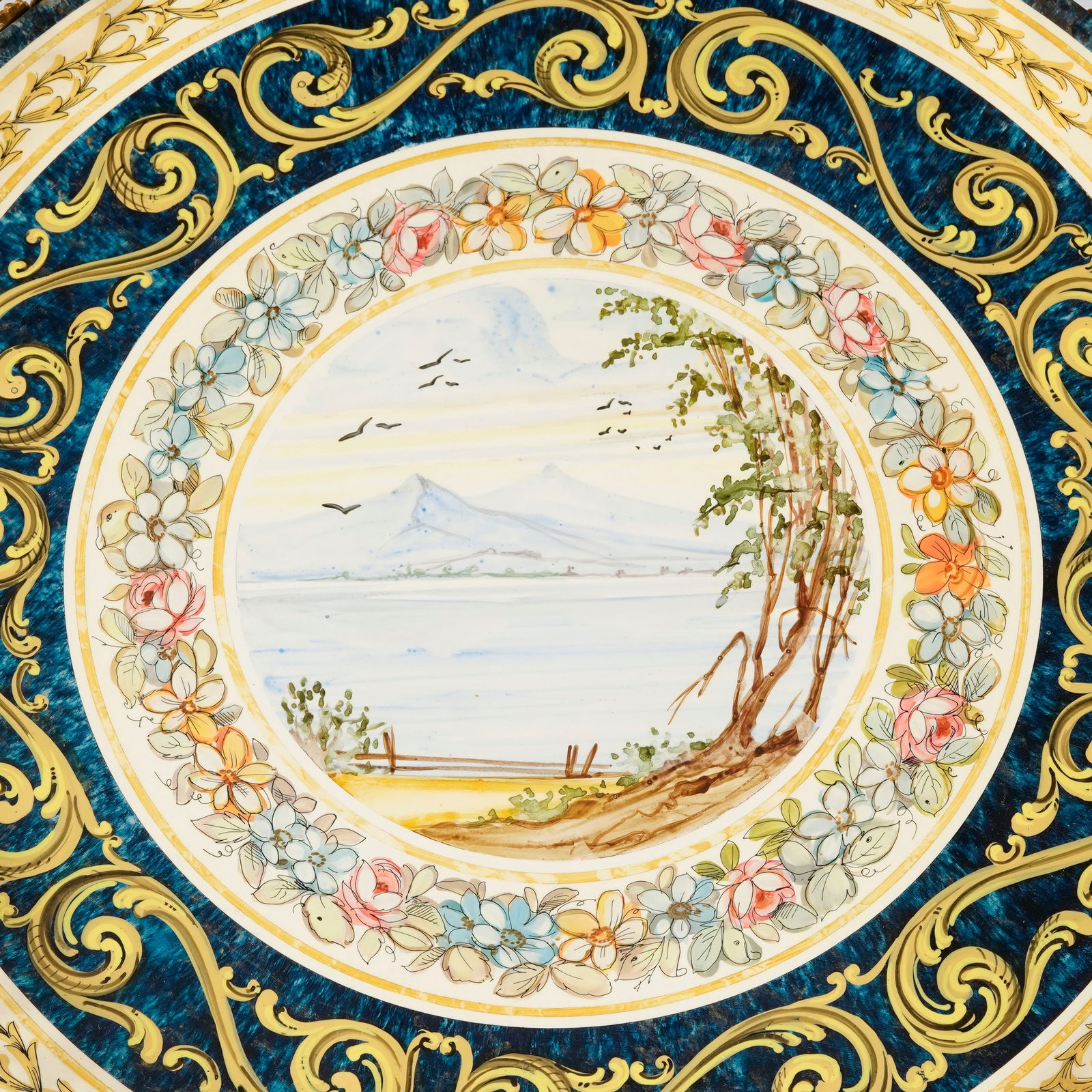 Guéridon par la maison Colombostile, Italie, XXIe s., en métal doré, à montants  - 3