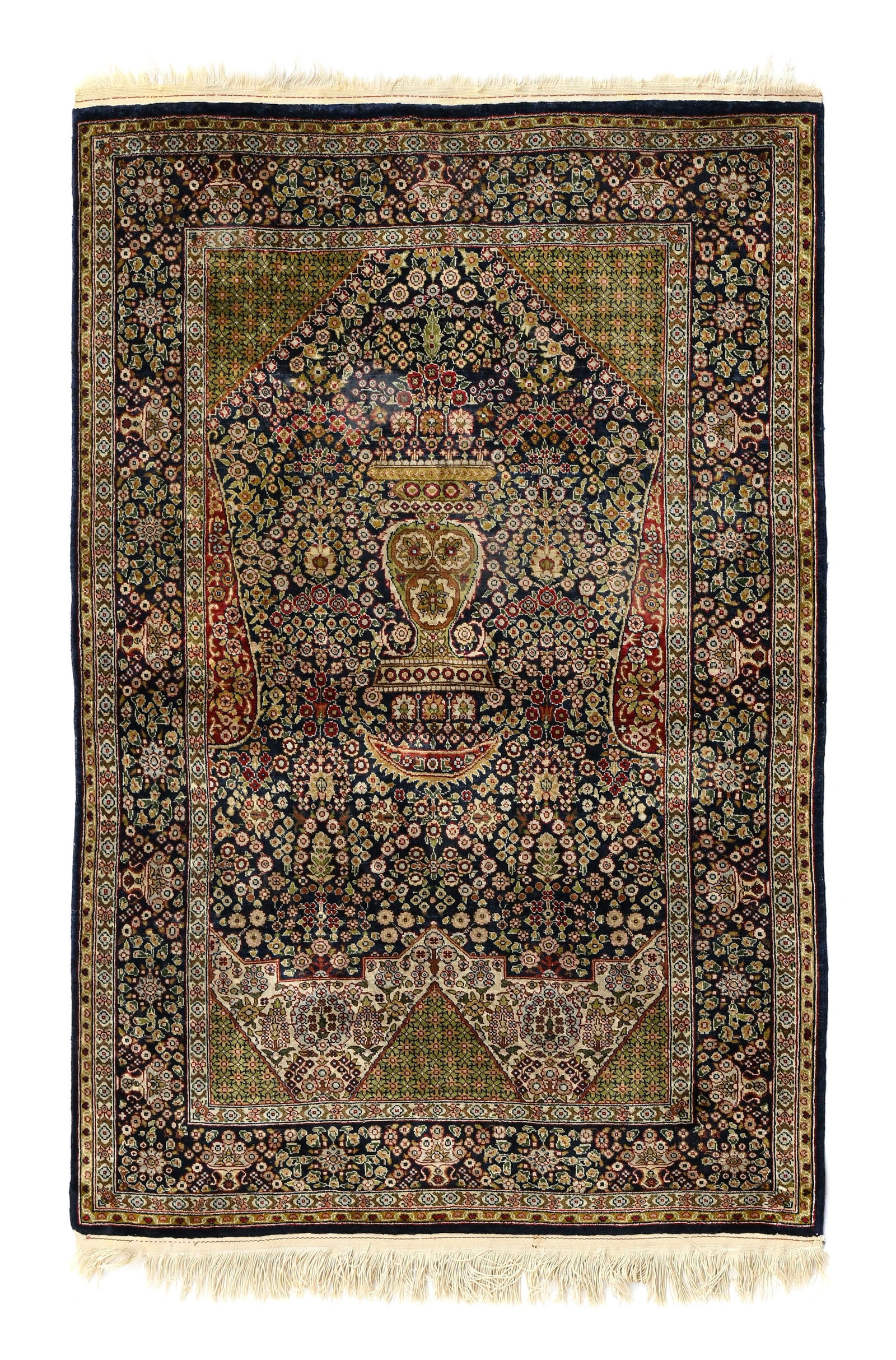 Paire de tapis Ghom en soie, Iran, 2ème moitié du XXe s., à décor de vases fleur (1 of 2)