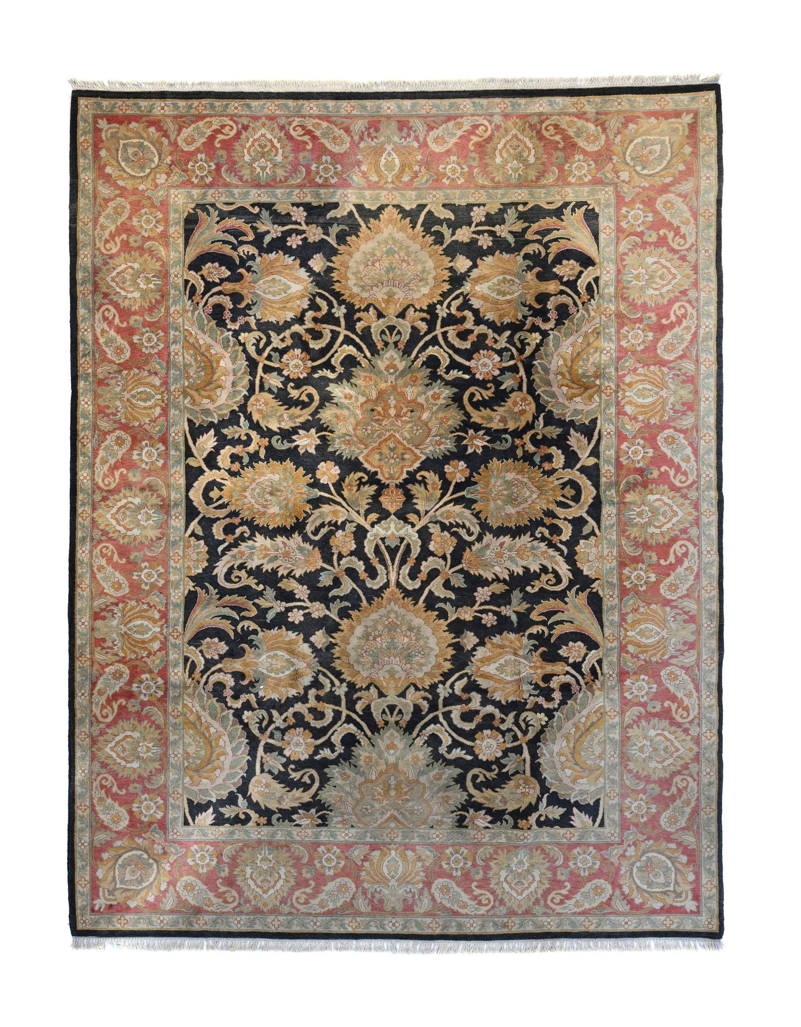 Tapis Churi, Inde, fin du XXe s., à décor de grandes palmettes et de fleurs polychromes re: Tapis Churi, Inde, fin du XXe s., à décor de grandes palmettes et de fleurs polychromes reliées par de long rinceau en enroulement sur fond noir, bordure framboise à motifs en rapp