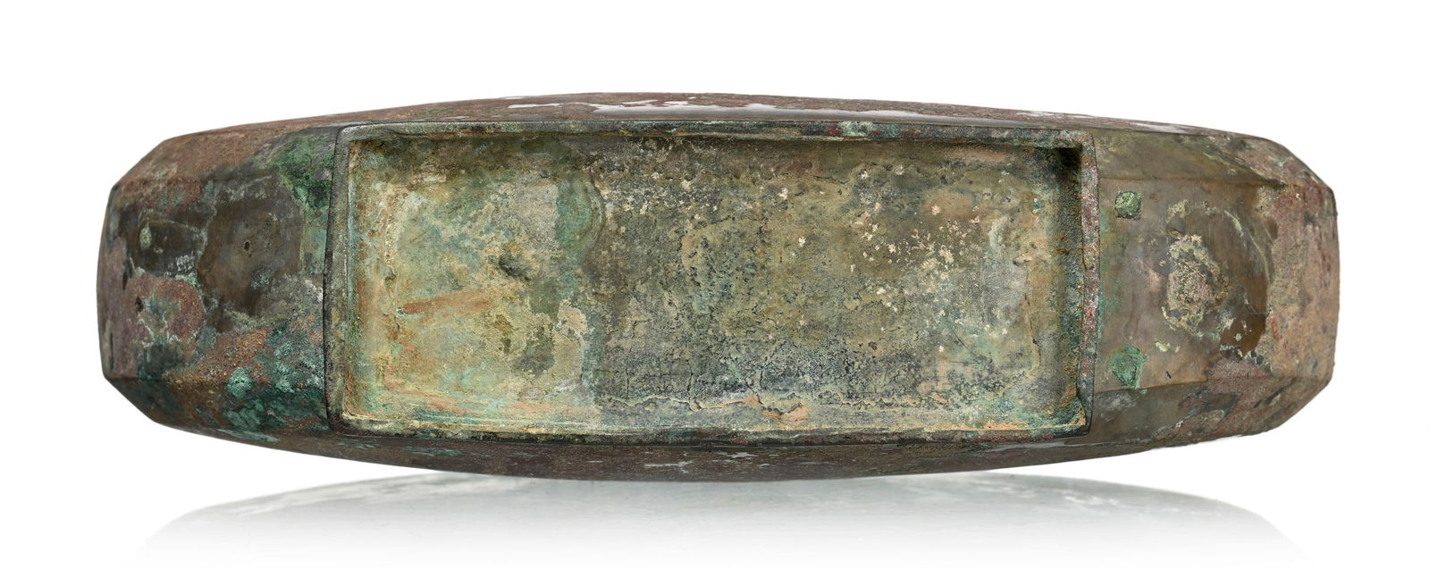Récipient à vin 扁壺 (bianhu) en bronze avec col en forme de gousse d'ail, Chi - 4
