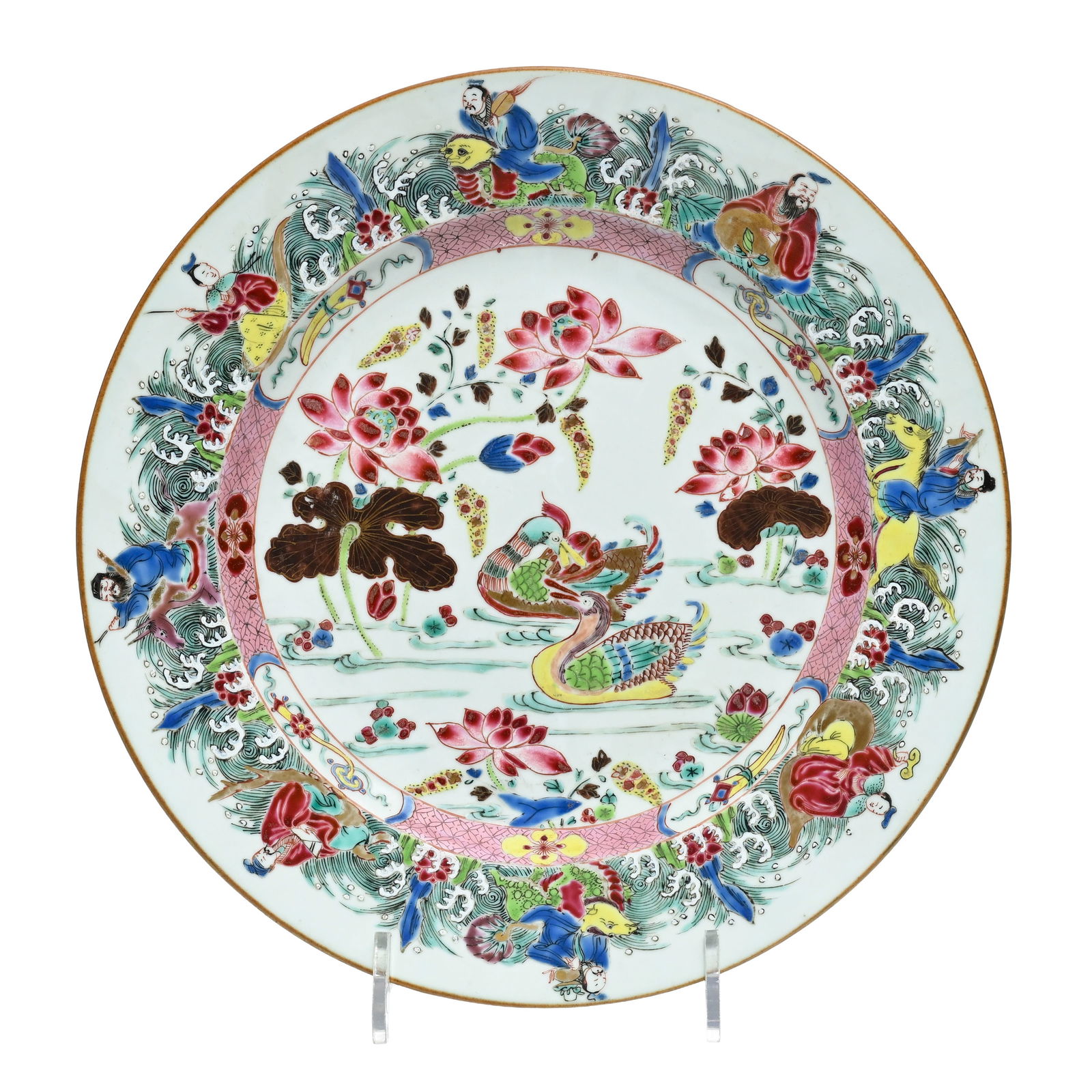 Plat en porcelaine famille rose, Chine, XVIIIe s., centre orné de canards mandarins parmi des l - 2