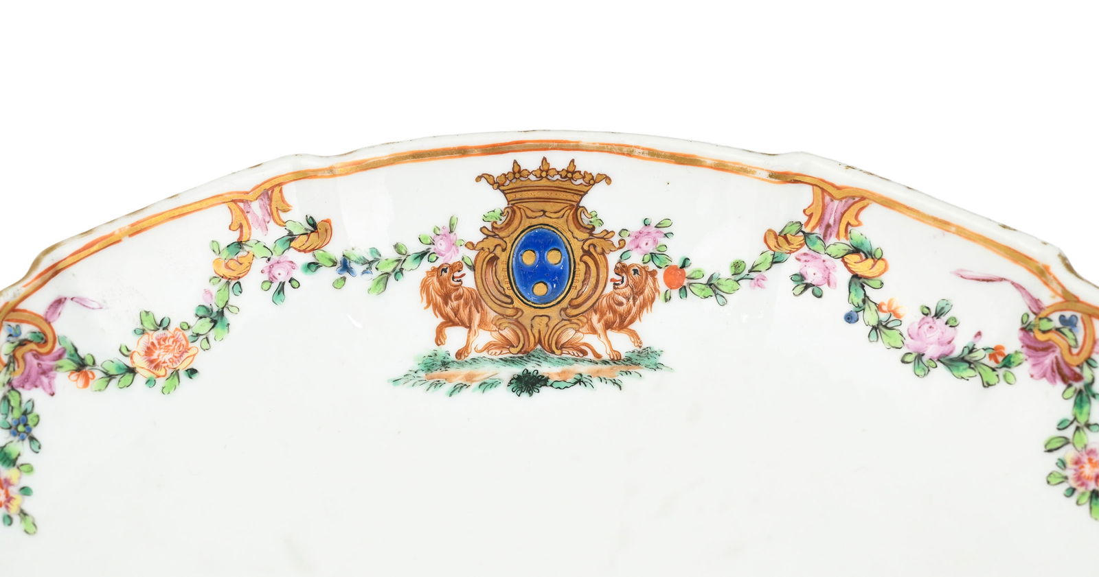 Partie de service comprenant 1 petite soupière, 2 petites terrines et 1 présentoir en porc - 2