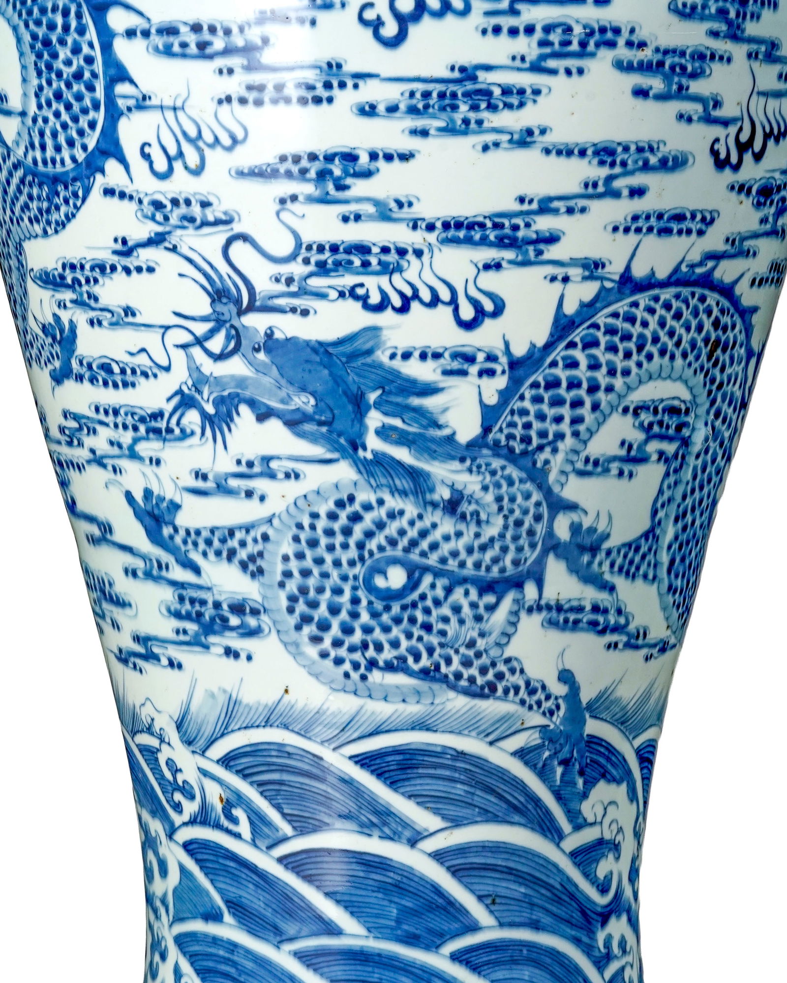 2 grands vases couverts en porcelaine, Chine, XXe s., décor en bleu de dragons chassant la perl - 9