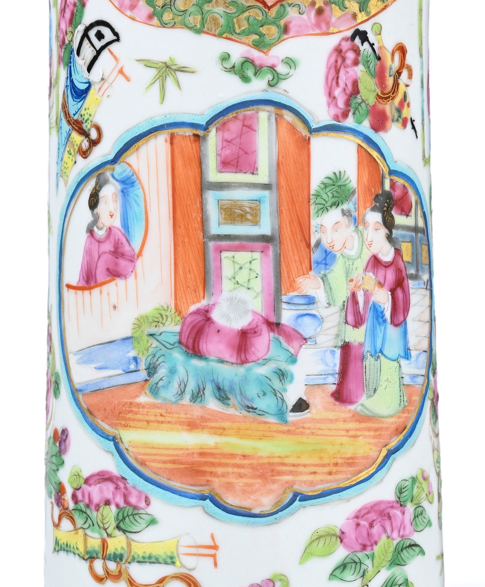 Vase cornet en porcelaine "Rose Medallion", Chine, Canton, XIX-XXe s., décor de personnages dan - 3