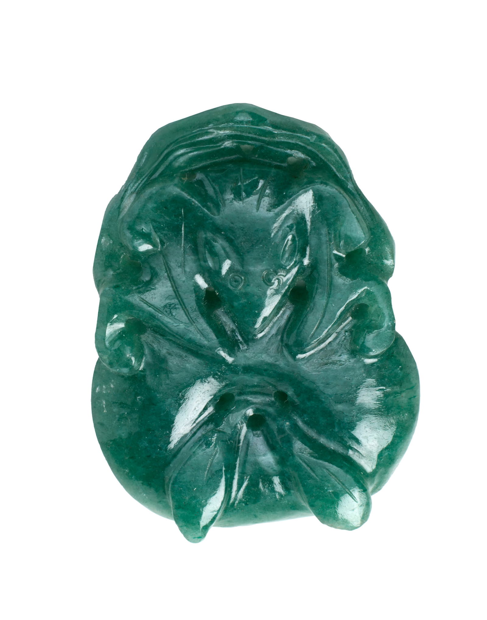 Pendentif en aventurine, Chine, orné d'une chauve-souris et d'une pêche, h. 4,5 cm: Pendentif en aventurine, Chine, orné d'une chauve-souris et d'une pêche, h. 4,5 cm An aventurine pendant, China, 4.5 cm high 一件東陵玉佩飾