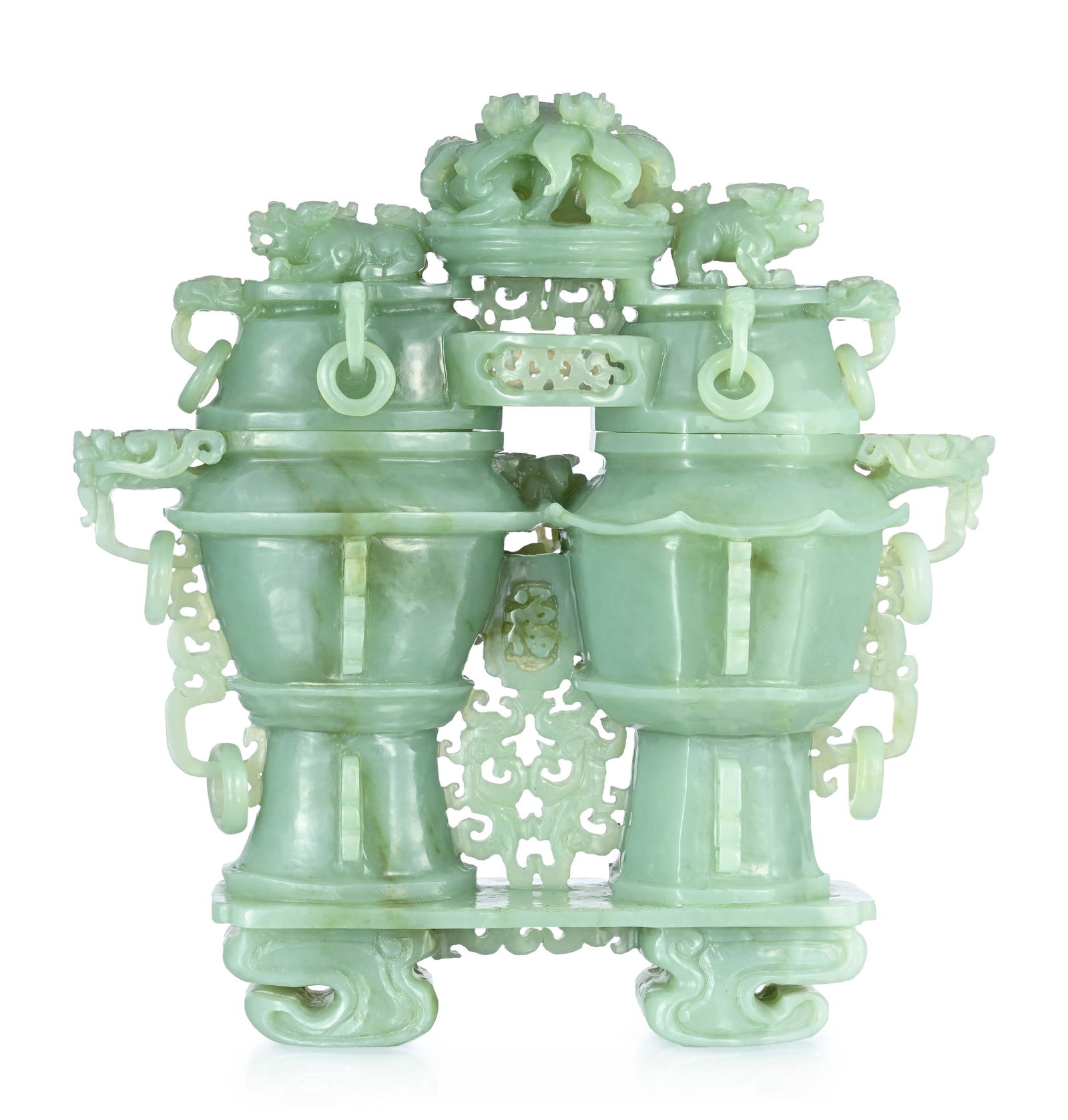 Double vase couvert en jade, Chine, décor en relief de dragons et qilin, avec caractère fu: Double vase couvert en jade, Chine, décor en relief de dragons et qilin, avec caractère fu ("bonheur"), plusieurs anses ornées d'une tête de qilin et d'anneaux mobiles, corps des
