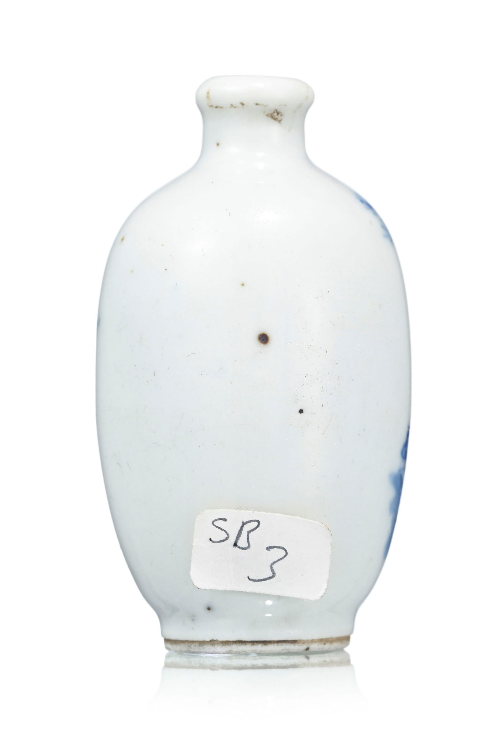 Flacon à priser en porcelaine, Chine, XIX-XXe s., décor en bleu de femme et enfant dans un - 2