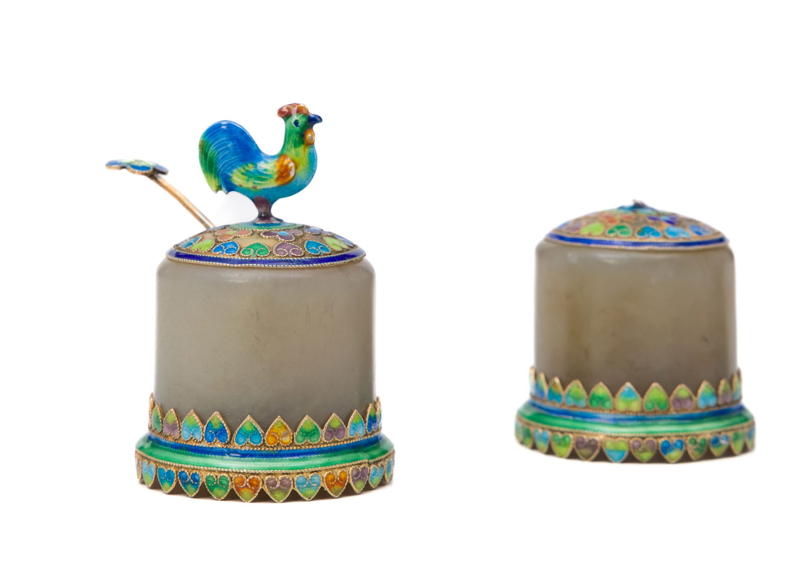 2 paires de salières et poivriers en jade pâle et argent émaillé, Chine, moderne - 2