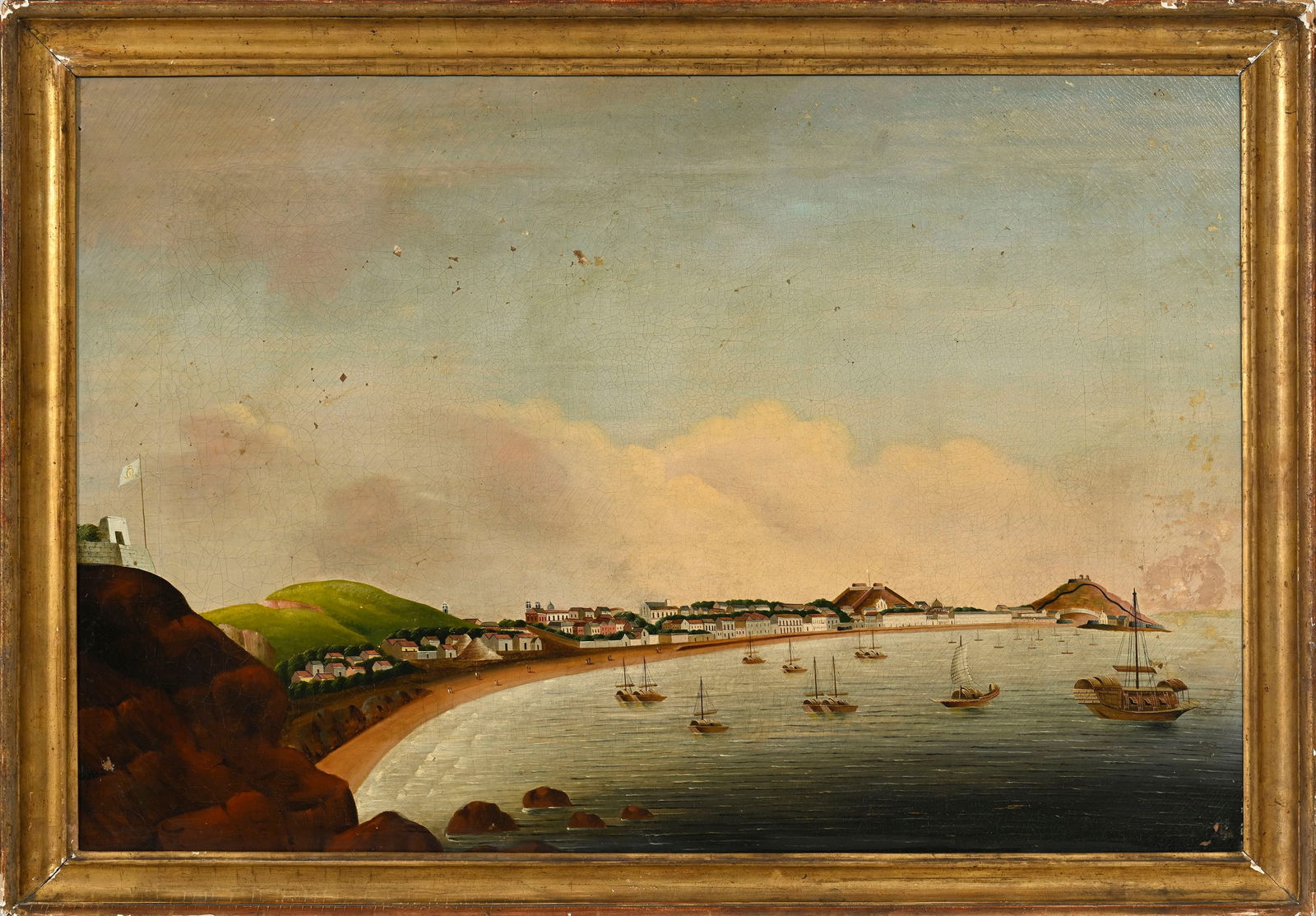 Ecole chinoise, vue de Macao avec diverses embarcations, huile sur toile, Chine, XIXe s., 57,5x87,5 : Ecole chinoise, vue de Macao avec diverses embarcations, huile sur toile, Chine, XIXe s., 57,5x87,5 cm (peinture, à vue)(dégâts, manques et restaurations) Chinese school, view of