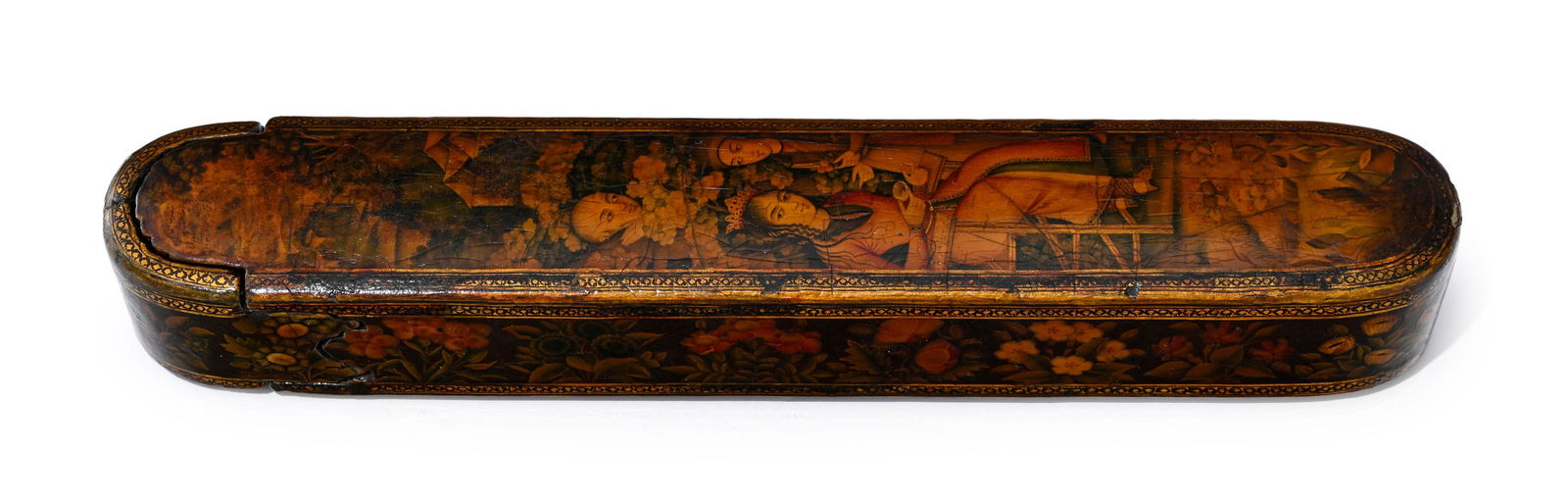 Qalamdan (plumier) en papier mâché peint et laqué, Perse, probablement fin XVII-d: Qalamdan (plumier) en papier mâché peint et laqué, Perse, probablement fin XVII-début XIXe s., date "1035" (1625 AD) apocryphe, décoré sur le dessus d'une scène