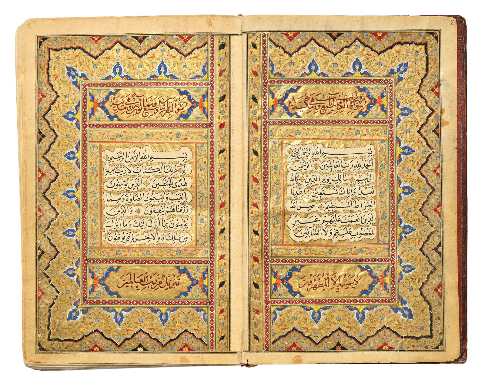 Manuscrit calligraphié du Coran, Perse, XVIII-XIXe s., graphie naskh à l'encre noire sur p: Manuscrit calligraphié du Coran, Perse, XVIII-XIXe s., graphie naskh à l'encre noire sur papier, marges délimitées en or et en bleu, titres des sourates mis en évidence