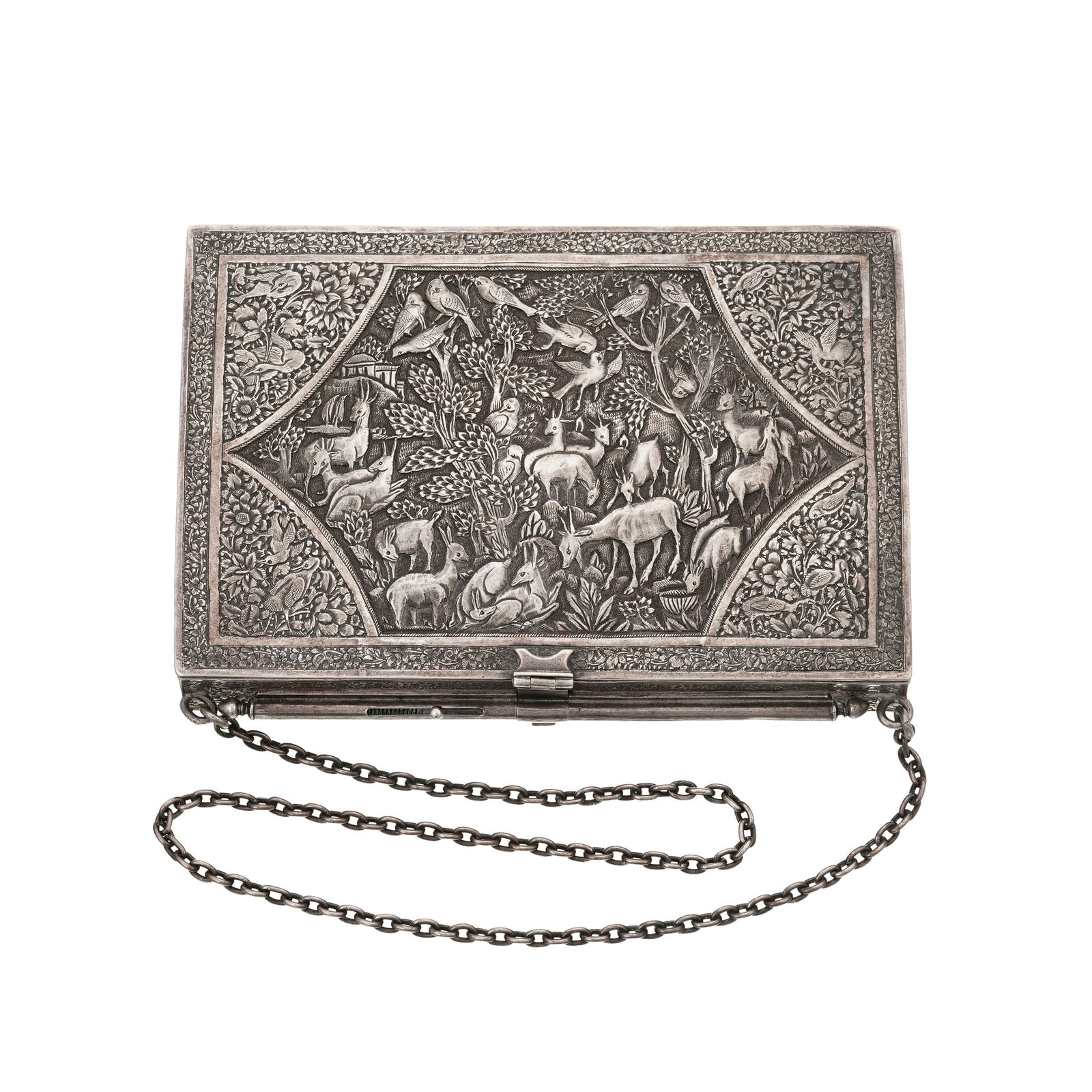 Etui en argent à compartiments, Ispahan, XXe s., décor de biches, d'oiseaux, d'arbres et d: Etui en argent à compartiments, Ispahan, XXe s., décor de biches, d'oiseaux, d'arbres et de rinceaux de fleurs, marque "رورش" ((Pa)rvaresh (?)), avec chaîne, 635