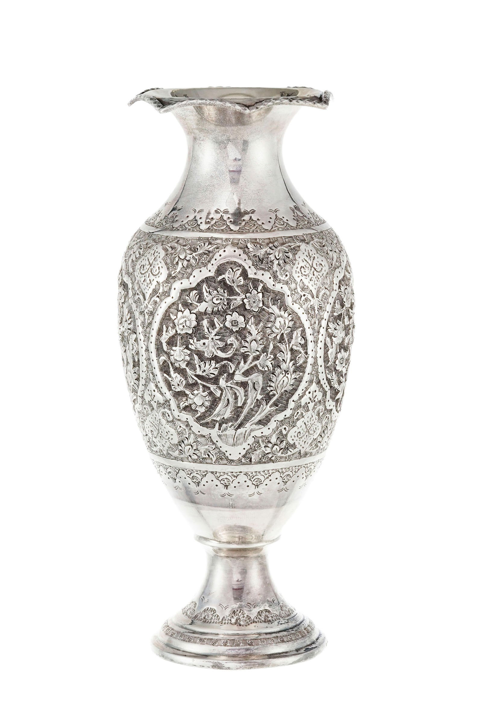 Vase en argent, Iran, XXe s., décor de fleurs et oiseaux dans des cartouches sur fond de rincea (1 of 6)