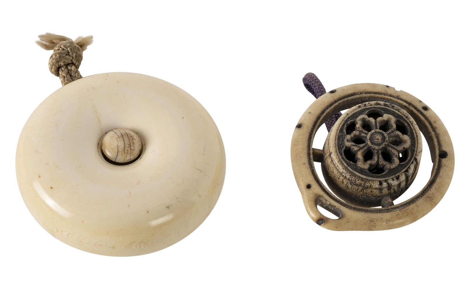 2 manju netsuke, dont un en ivoire et un en corne de cerf, Japon, époque Edo ou Meiji, celui en: 2 manju netsuke, dont un en ivoire et un en corne de cerf, Japon, époque Edo ou Meiji, celui en ivoire sans décor, celui en corne partiellement ajouré, une fleur au centre, diam. 5 cm