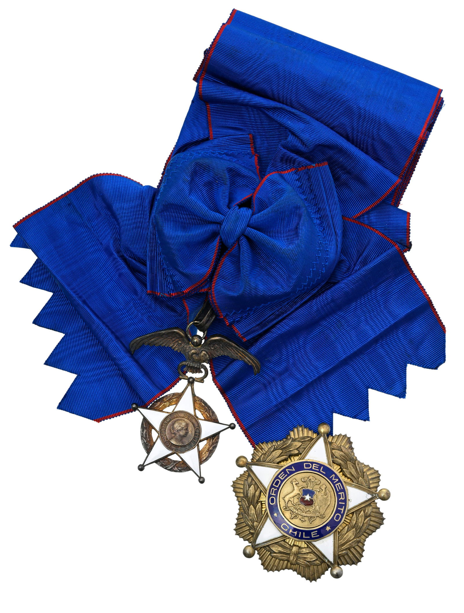 Chili, Ordre du Mérite, créé en 1929, ensemble de Grand-Croix en vermeil et émai: Chili, Ordre du Mérite, créé en 1929, ensemble de Grand-Croix en vermeil et émail, avec écharpe et dans son écrin originel aux armes du Chili, diam. étoile : 4,7
