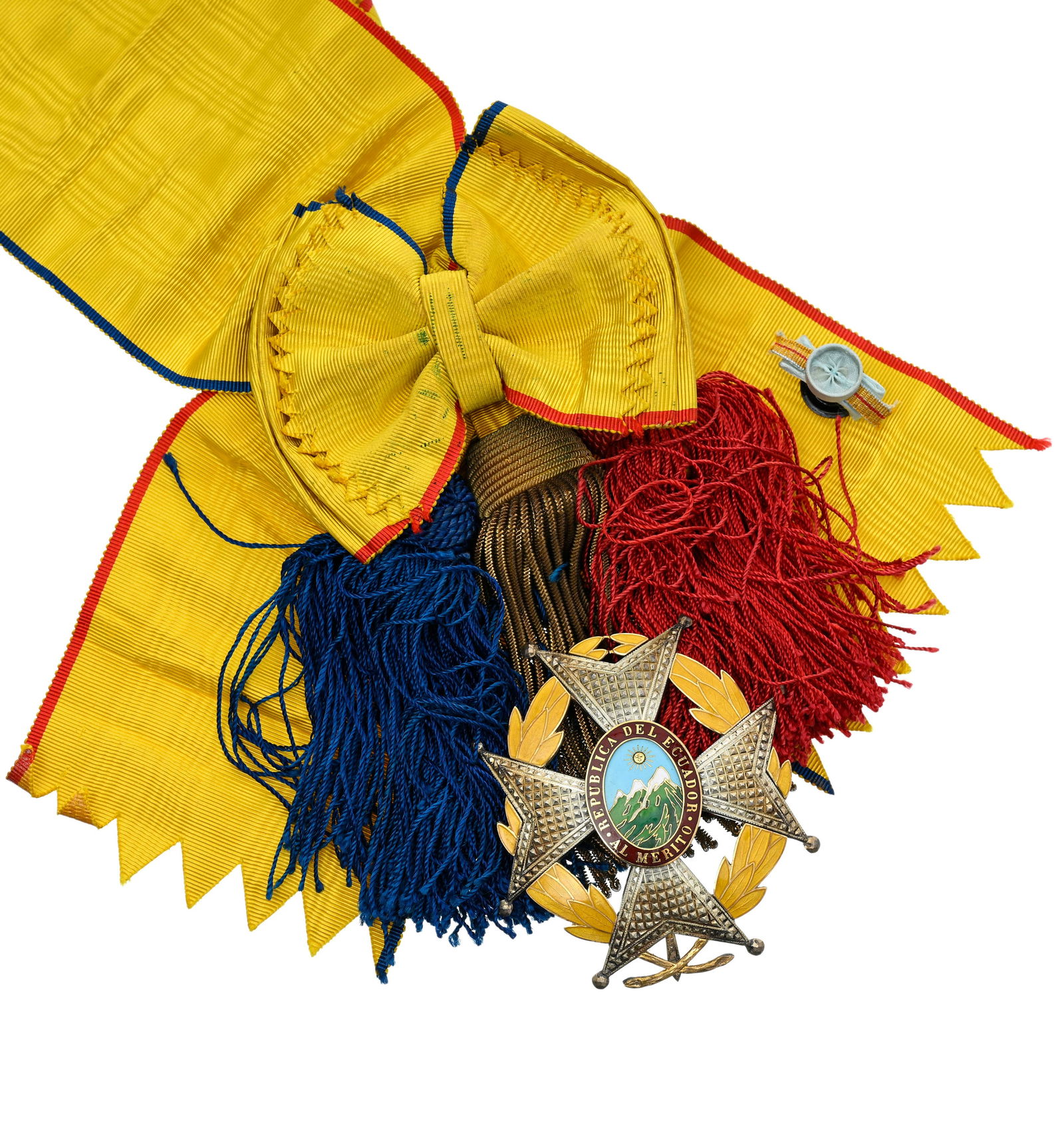 Équateur, Ordre du Mérite, fondé en 1937, plaque et écharpe de Grand-Croix, en a: Équateur, Ordre du Mérite, fondé en 1937, plaque et écharpe de Grand-Croix, en argent, or et émail, diam. 9 cm, avec boutonnière et écrin rapporté Les photos