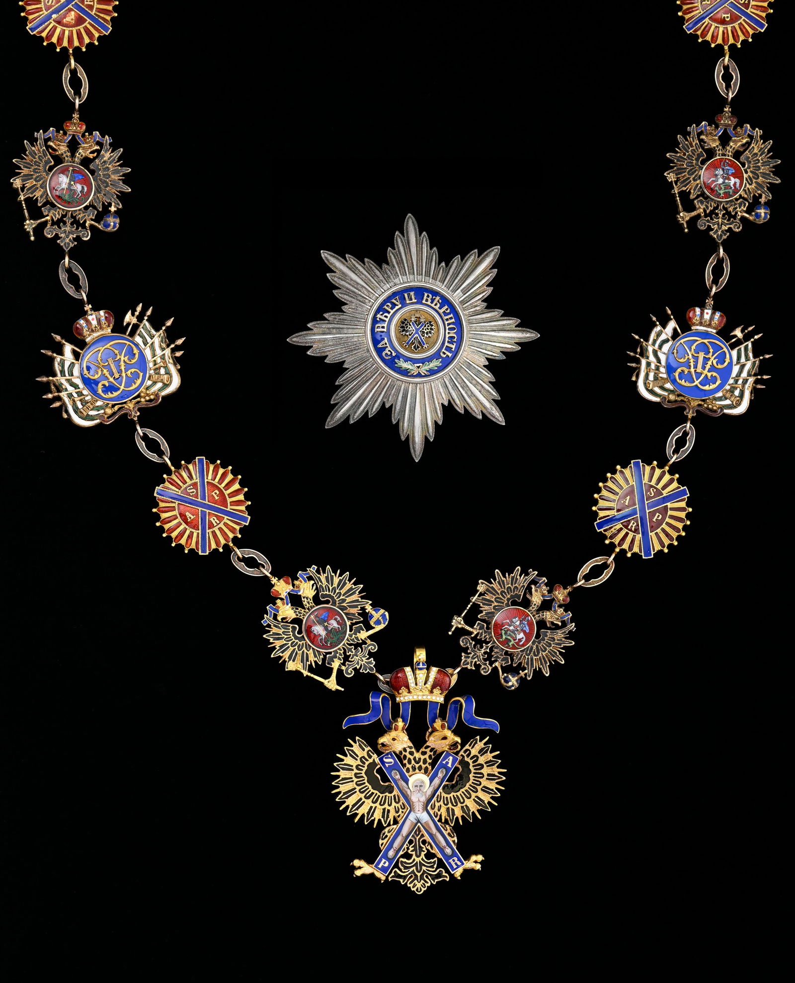 Empire de Russie, Ordre Impérial de Saint-André Apôtre le premier nommé, fond: Empire de Russie, Ordre Impérial de Saint-André Apôtre le premier nommé, fondé en 1698, ensemble de Chevalier (grade unique), comprenant : - Le bijou en or et émail,