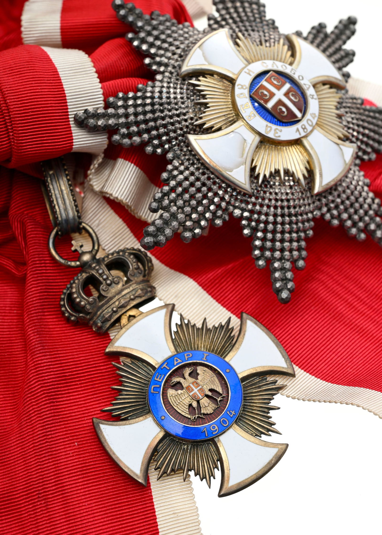 Royaume de Serbie, Ordre de l'Étoile de Karageorge, institué en 1904, ensemble de Chevalie: Royaume de Serbie, Ordre de l'Étoile de Karageorge, institué en 1904, ensemble de Chevalier Grand-Croix (en temps de paix), en argent, vermeil et émail, dans son écrin originel de