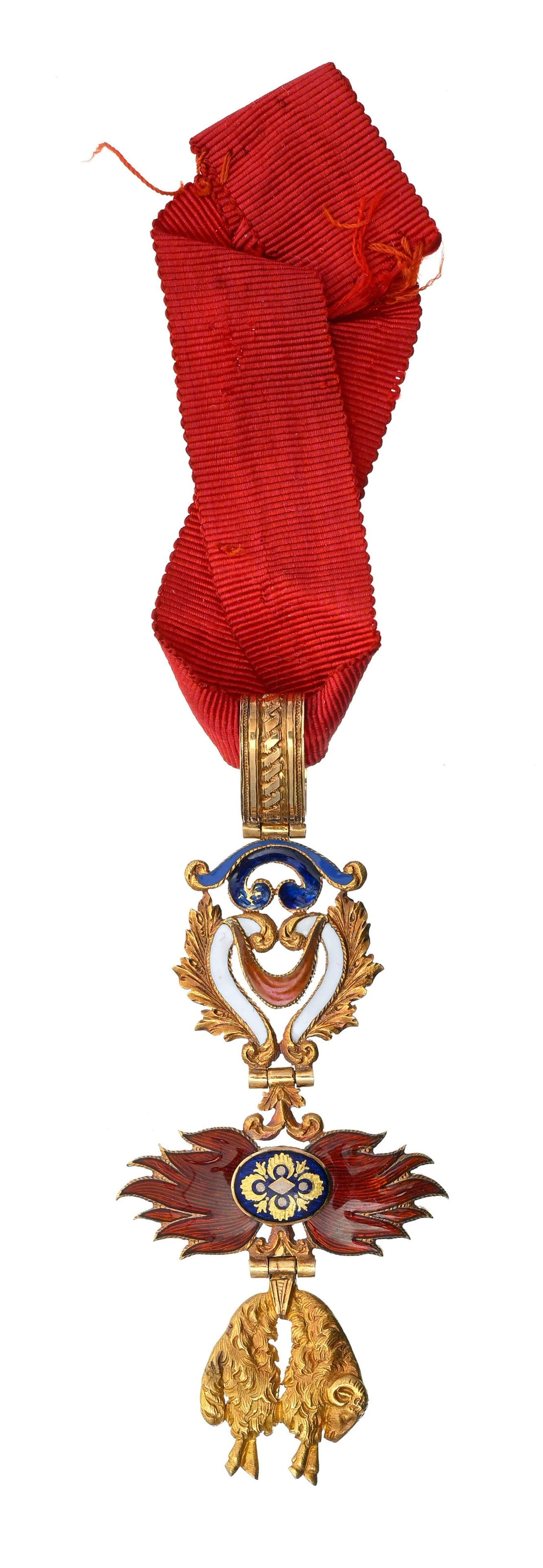 Espagne, Ordre de la Toison d'Or, fondé à Bruges en 1430 par le duc de Bourgogne Philippe : Espagne, Ordre de la Toison d'Or, fondé à Bruges en 1430 par le duc de Bourgogne Philippe le Bon, réduction de bijou de Chevalier, en or et émail, avec son ruban, h. 6,7 (avec