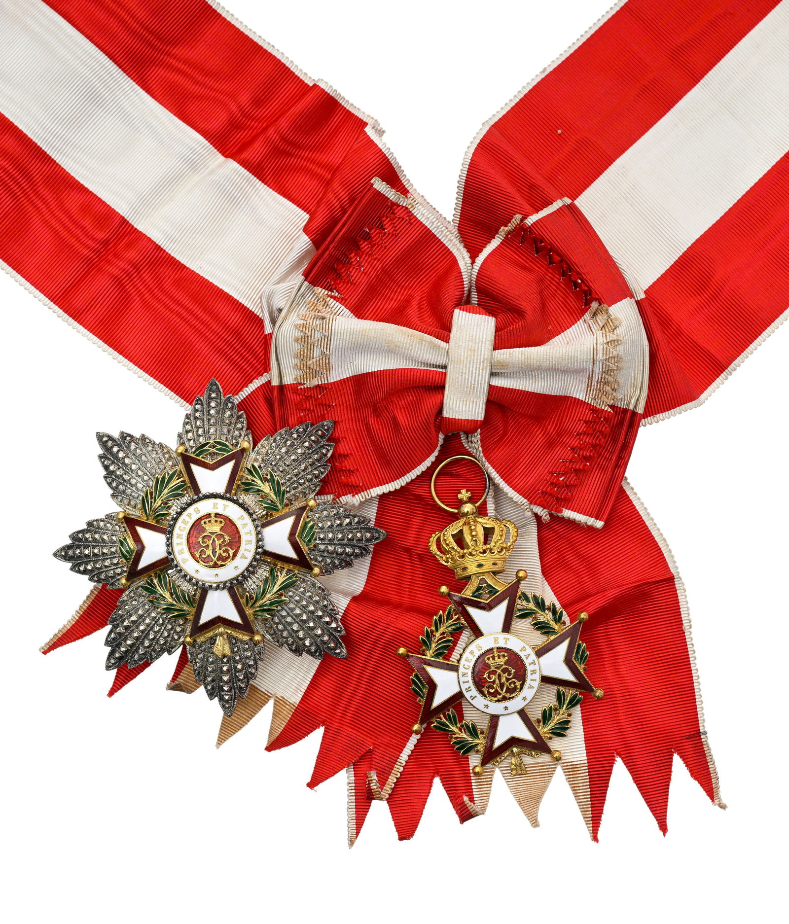 Principauté de Monaco, Ordre de Saint Charles, institué en 1858, ensemble de Grand-Croix, : Principauté de Monaco, Ordre de Saint Charles, institué en 1858, ensemble de Grand-Croix, croix en or et émail (diam. 5,9 cm, 29,5 g. brut), plaque en or, argent et émail (diam.