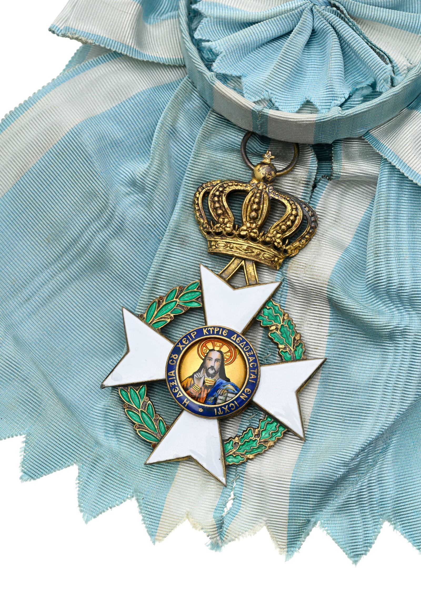 Grèce, Ordre du Sauveur, fondé en 1833, ensemble de Grand-Croix, composé de 2 croix e: Grèce, Ordre du Sauveur, fondé en 1833, ensemble de Grand-Croix, composé de 2 croix en vermeil et émail, chacune avec son écharpe, diam. 5,1 et 5,3 cm (dégâts
