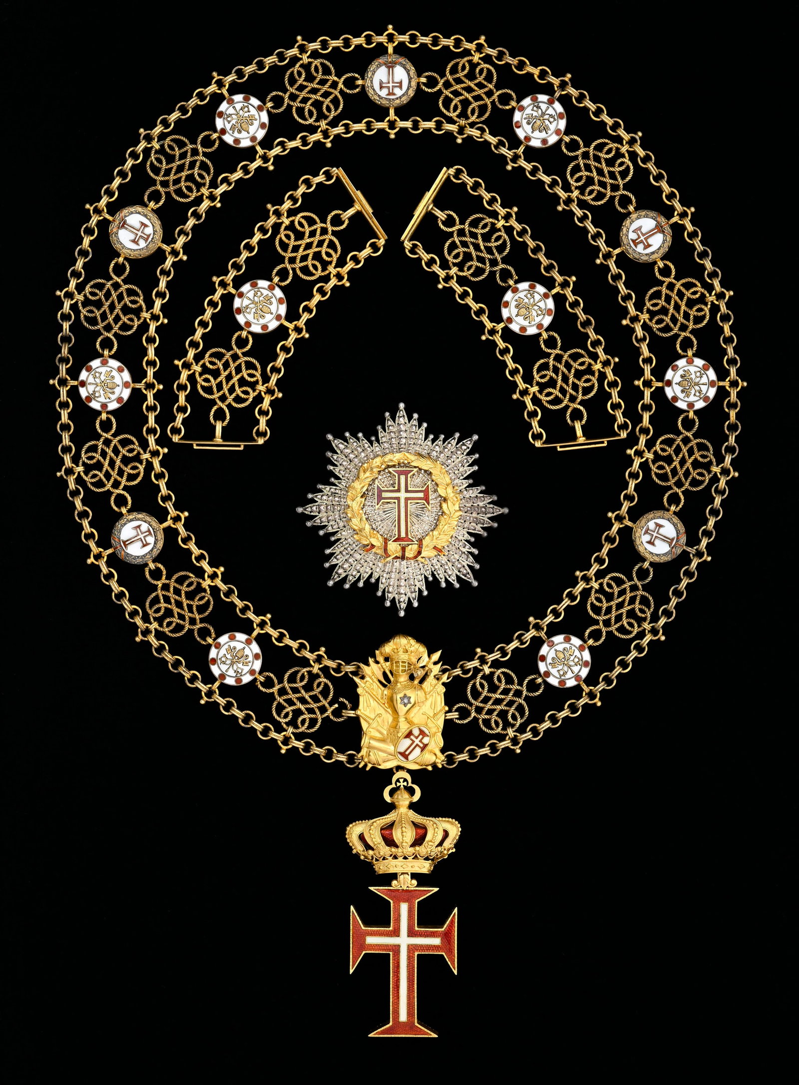 Vatican, Ordre Suprême du Christ, créé en 1319, ensemble complet de Chevalier, par Ta: Vatican, Ordre Suprême du Christ, créé en 1319, ensemble complet de Chevalier, par Tanfani & Bertarelli à Rome, comprenant : - La croix couronnée surmontée d'un tro