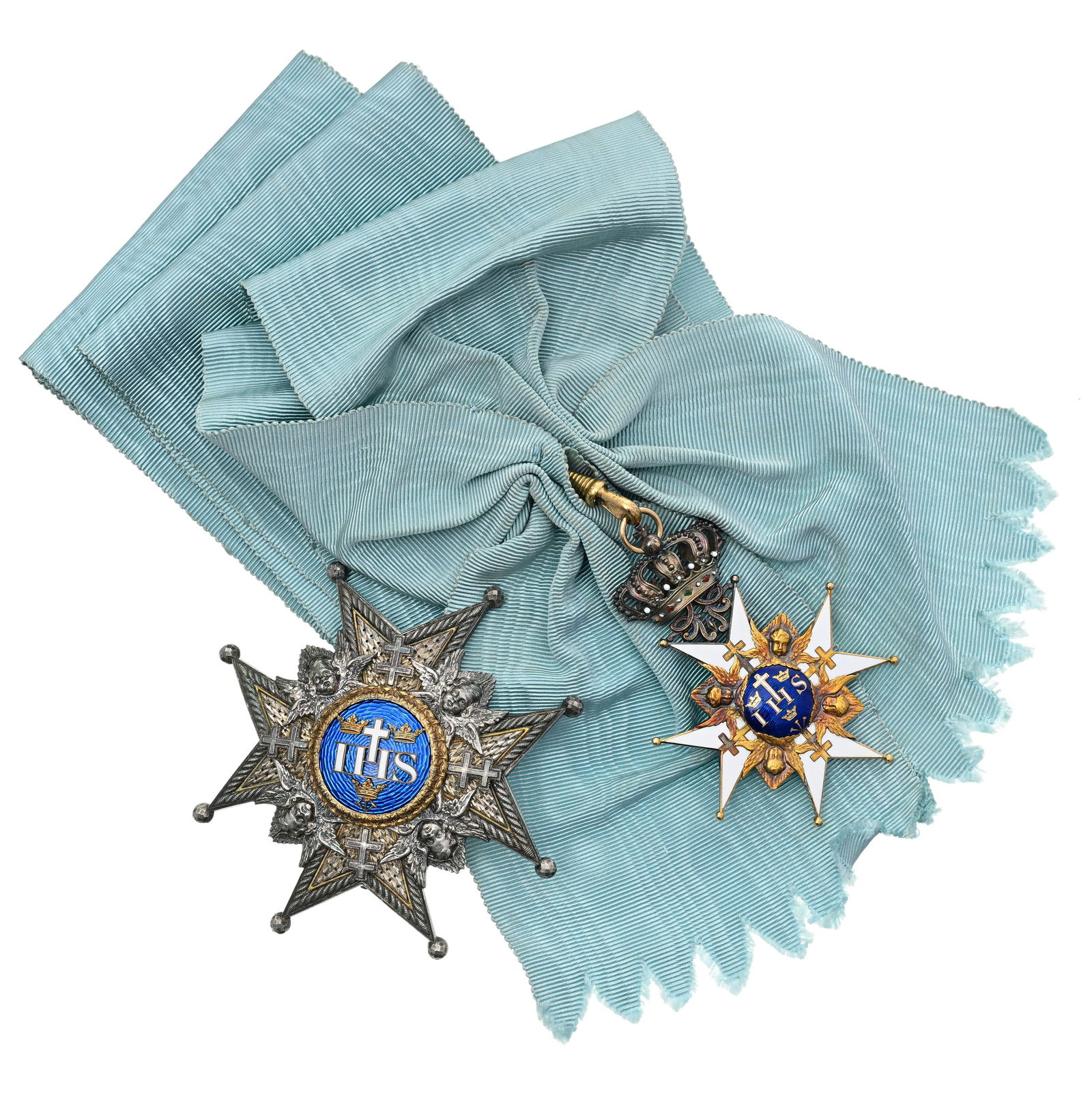 Royaume de Suède, Ordre des Séraphins, fondé en 1748, ensemble de Chevalier (grade un: Royaume de Suède, Ordre des Séraphins, fondé en 1748, ensemble de Chevalier (grade unique), par la maison C.F. Carlman à Stockholm, croix en or et émail (diam. 6 cm, 27 g. bru